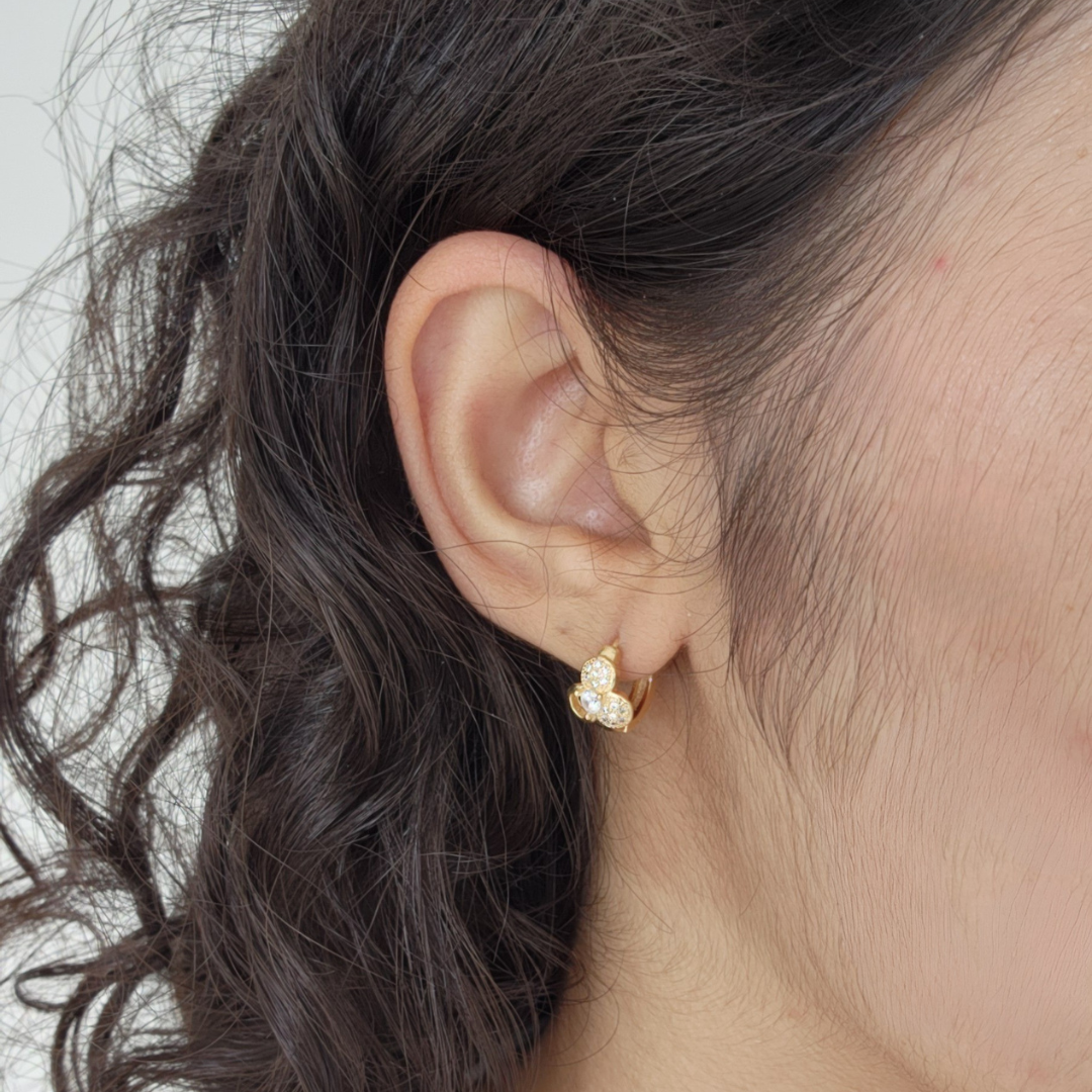 Kit Colar Coração Cravejado Detalhado + Brinco Argola Cravejada - Banho de Ouro 18k