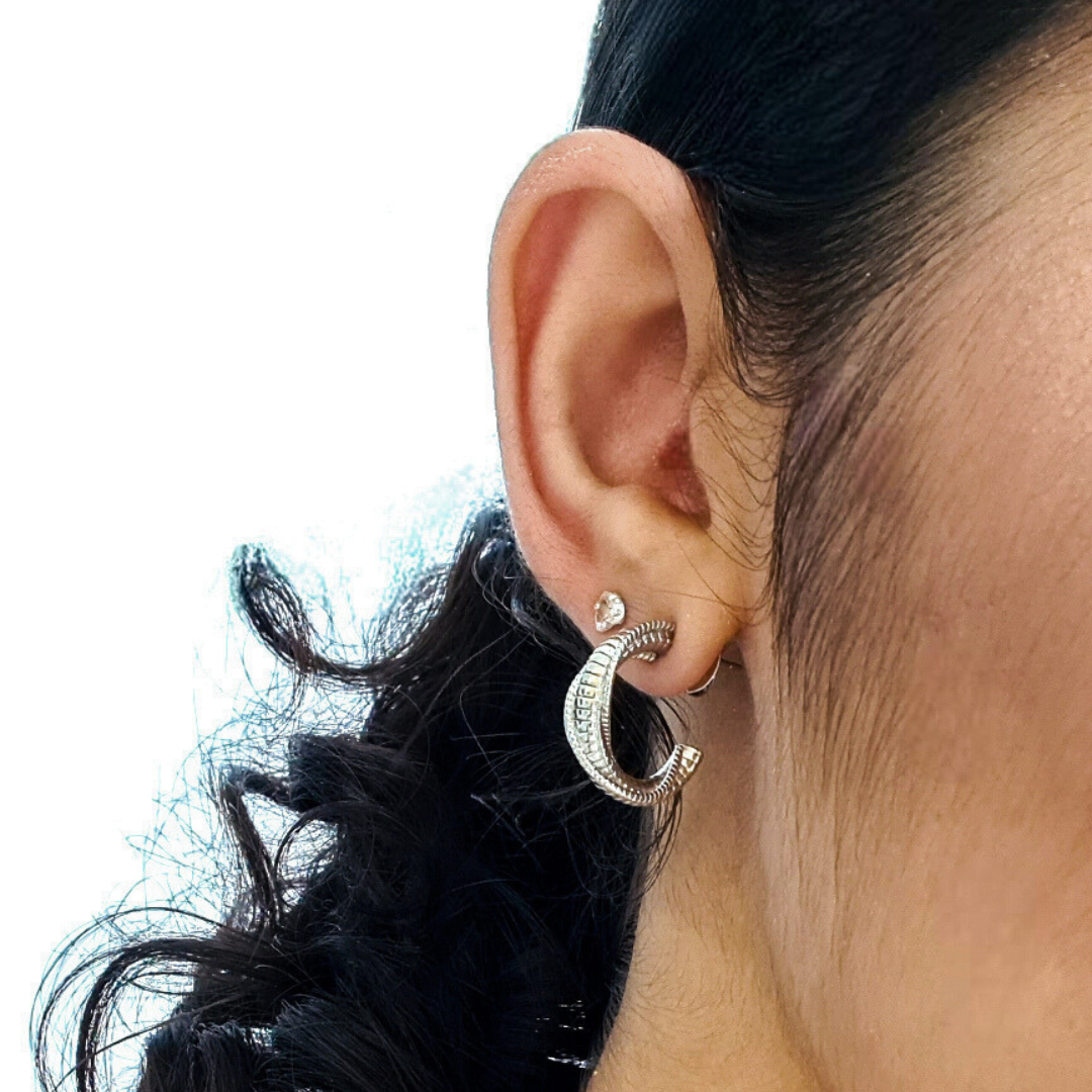 Brinco Argola Listrada com Fios - Banho de Ródio Branco