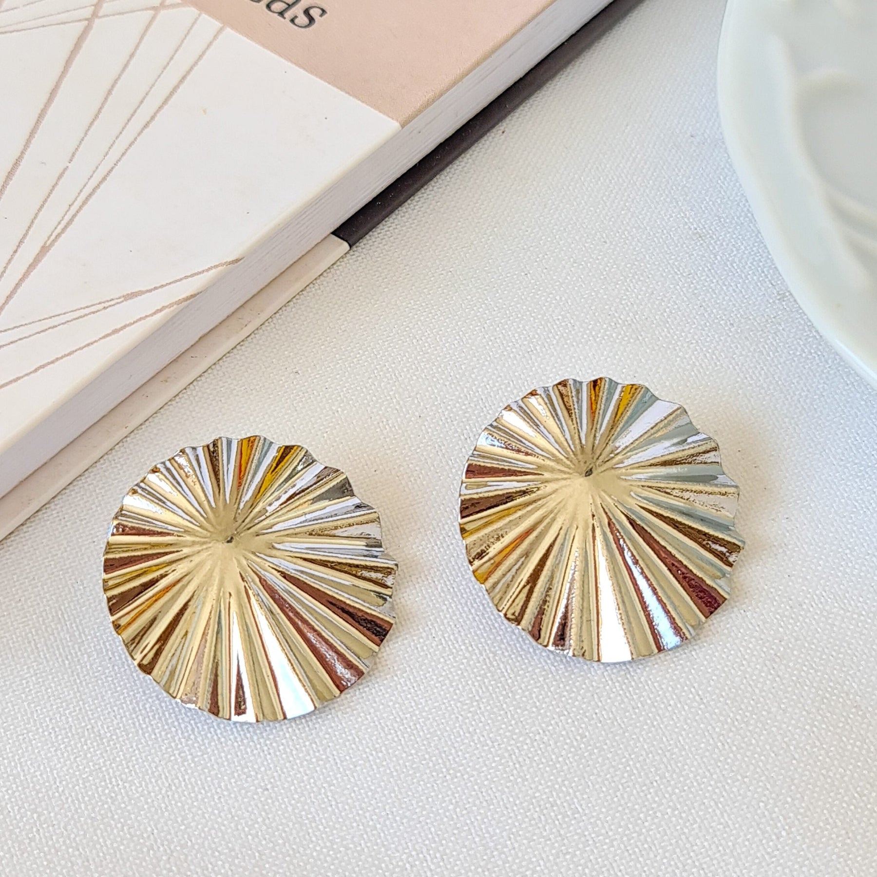 Brinco Redondo Orgânico Texturizado - Banho de Ródio Branco