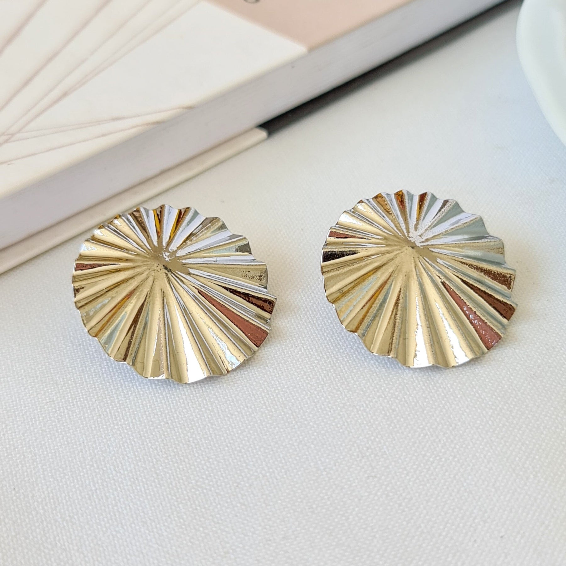 Brinco Redondo Orgânico Texturizado - Banho de Ródio Branco