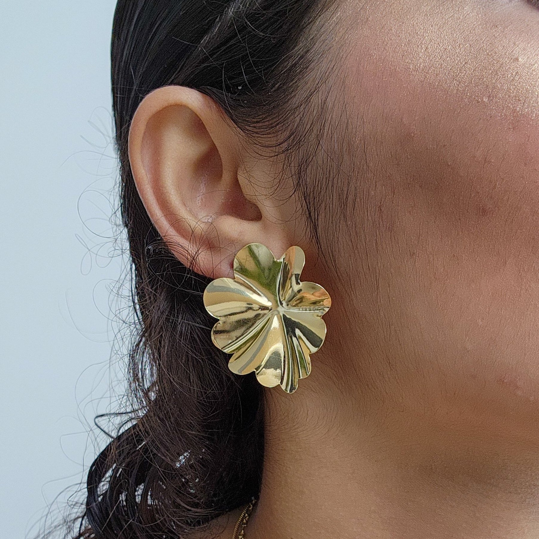 Brinco Orgânico Flor - Banho de Ouro 18k