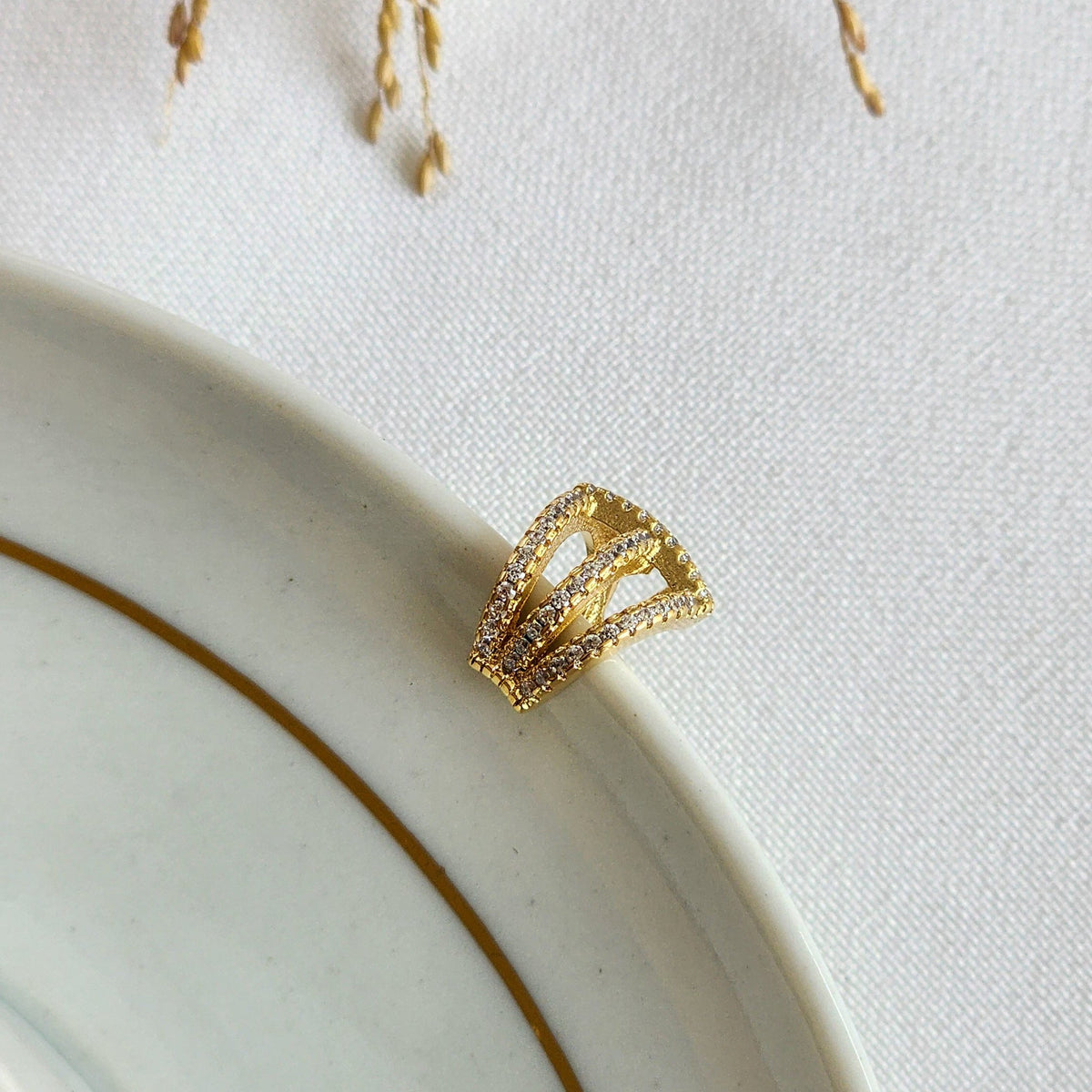 Piercing Fake Cravejado Fileiras - Banho de Ouro 18k