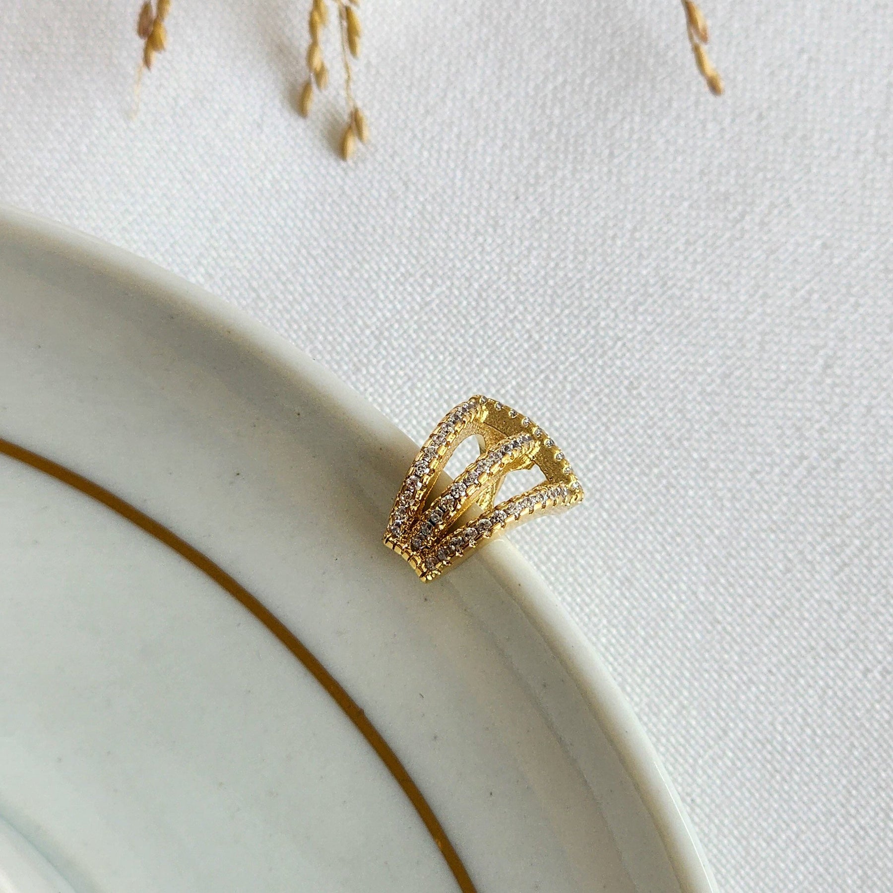 Piercing Fake Cravejado Fileiras - Banho de Ouro 18k