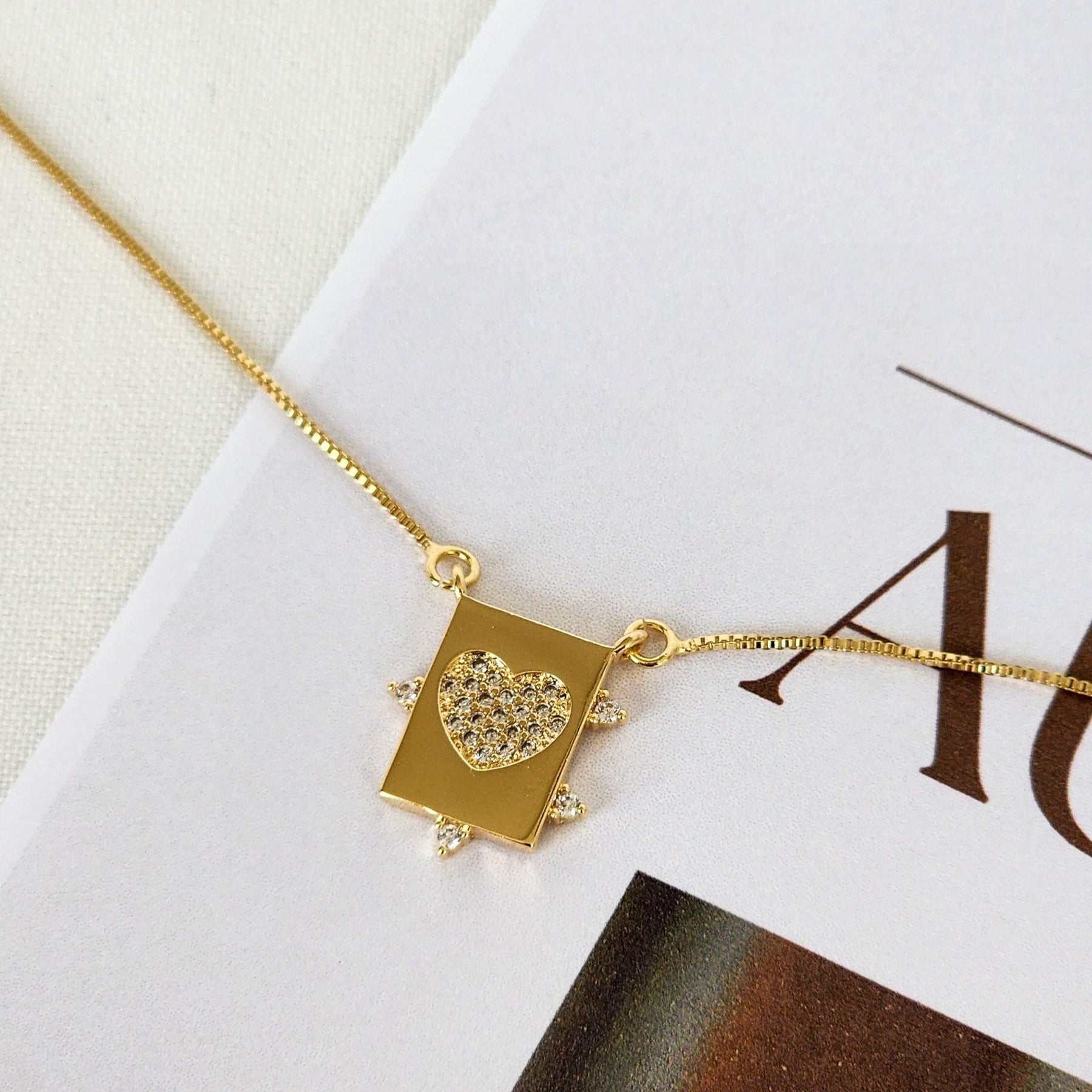 Colar Plaquinha Coração - Banho de Ouro 18k