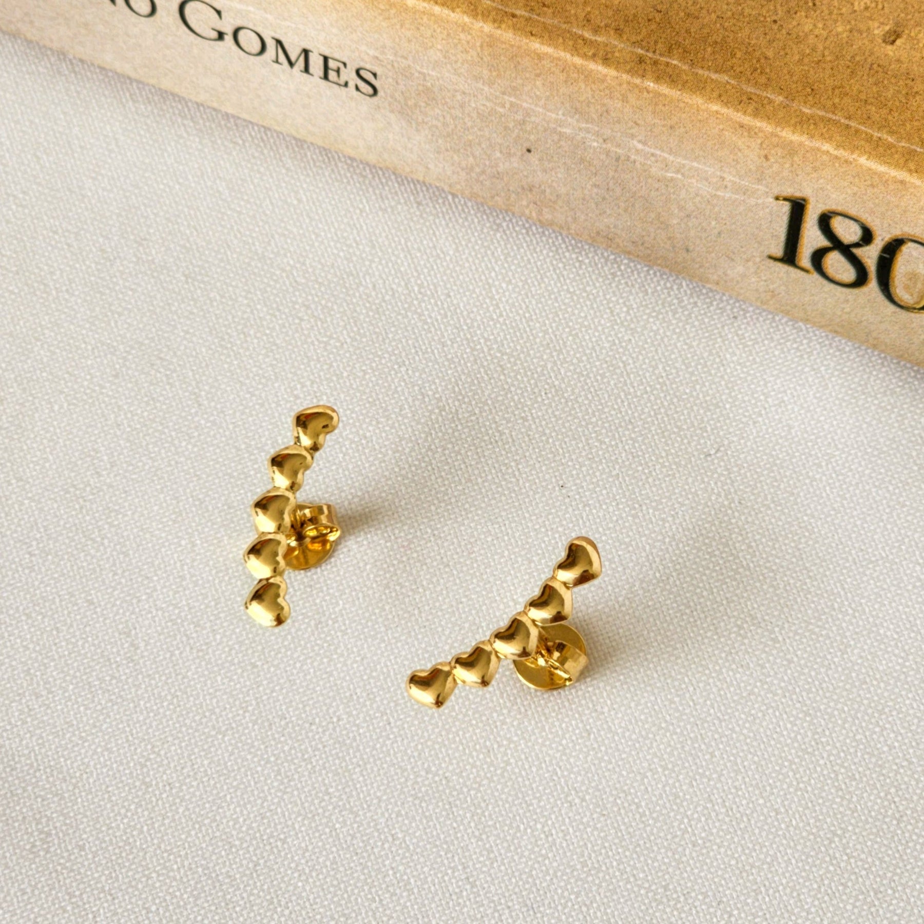 Brinco Ear Cuff Corações - Banho de Ouro 18k