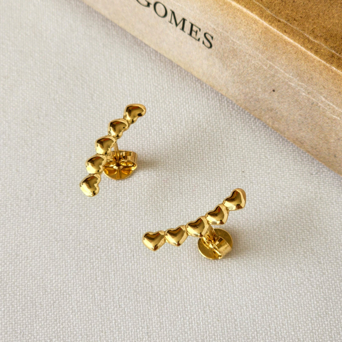 Brinco Ear Cuff Corações - Banho de Ouro 18k