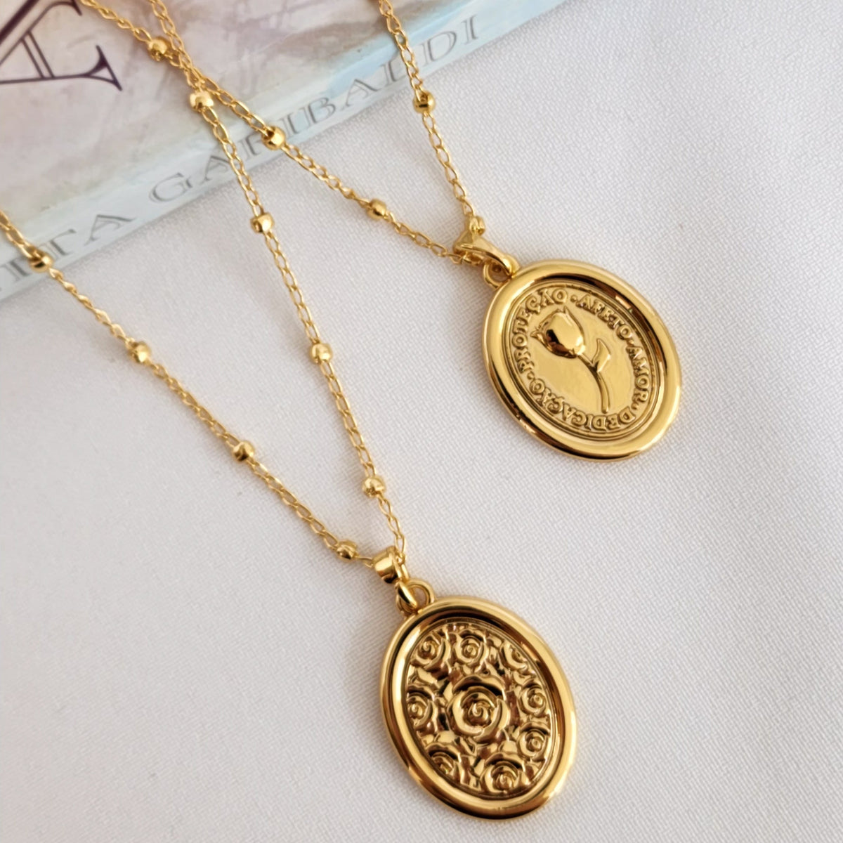 Colar Medalha Flor Dupla Face - Banho de Ouro 18k