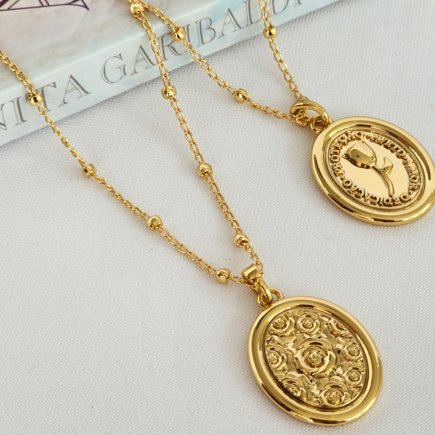 Colar Medalha Flor Dupla Face - Banho de Ouro 18k