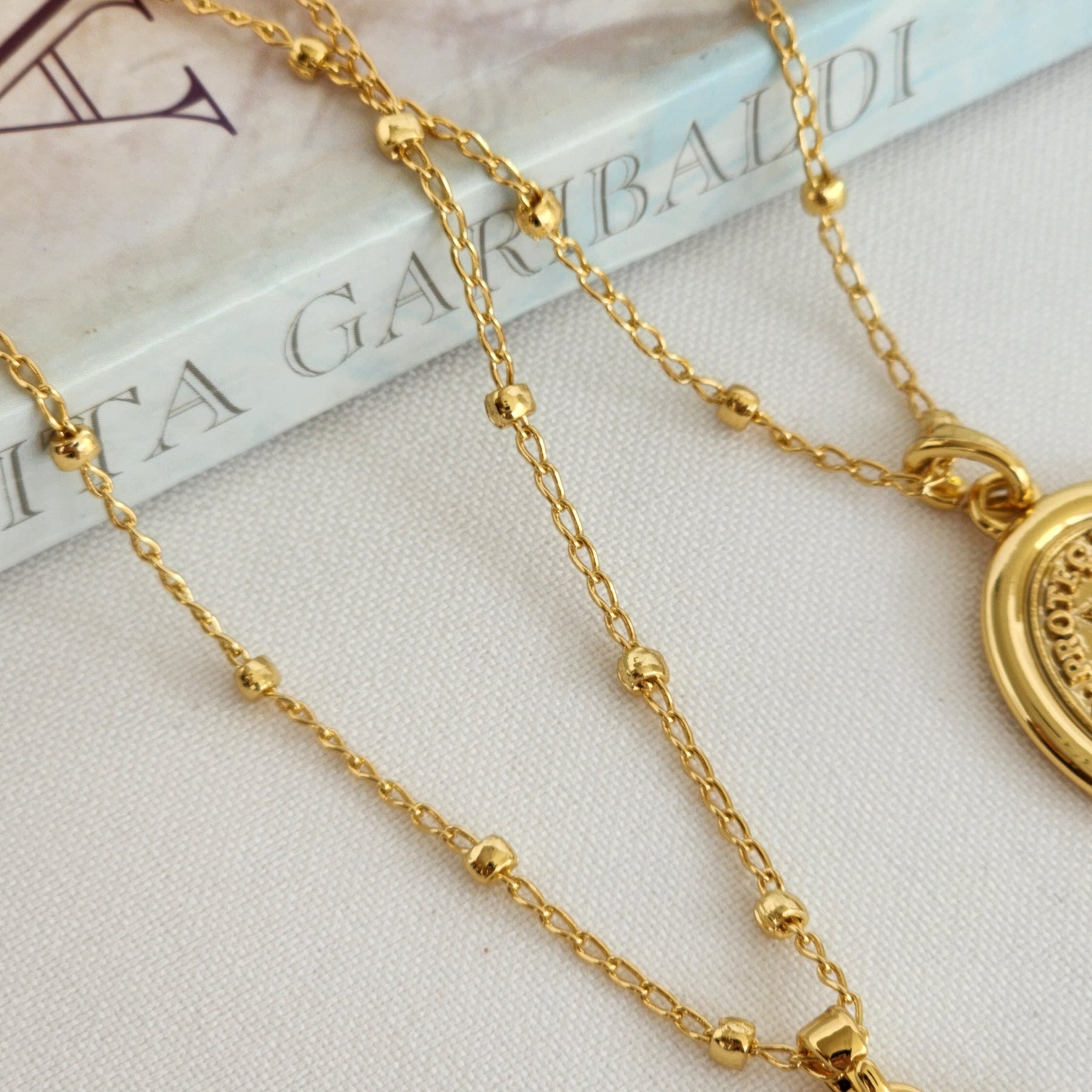 Colar Medalha Flor Dupla Face - Banho de Ouro 18k