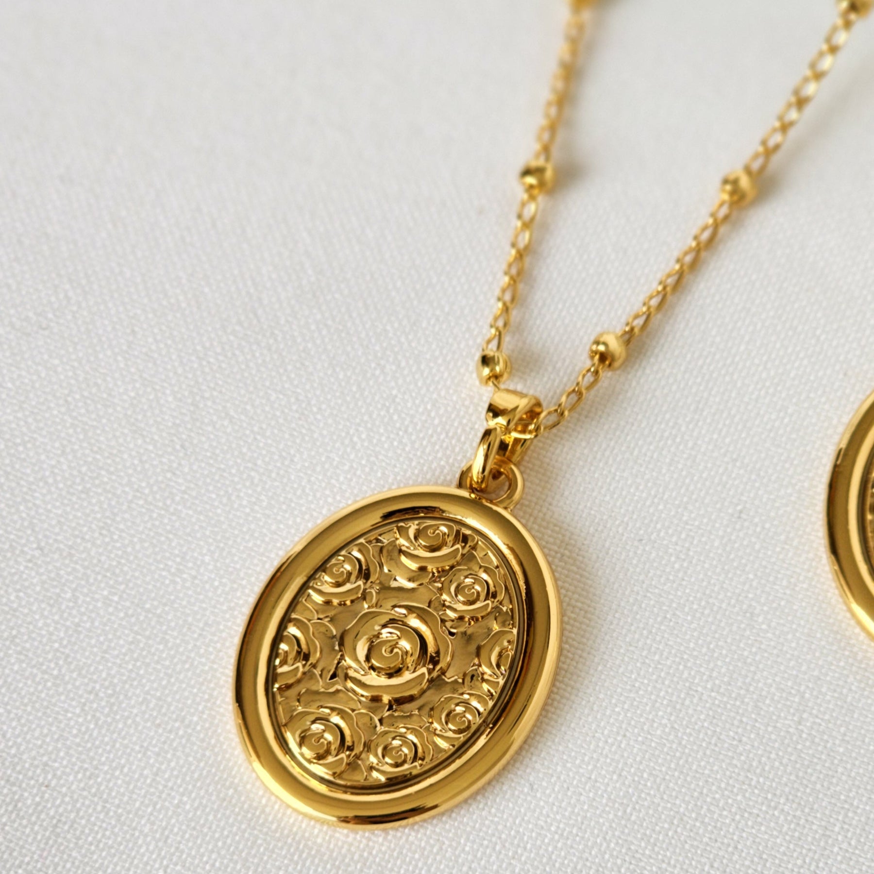 Colar Medalha Flor Dupla Face - Banho de Ouro 18k