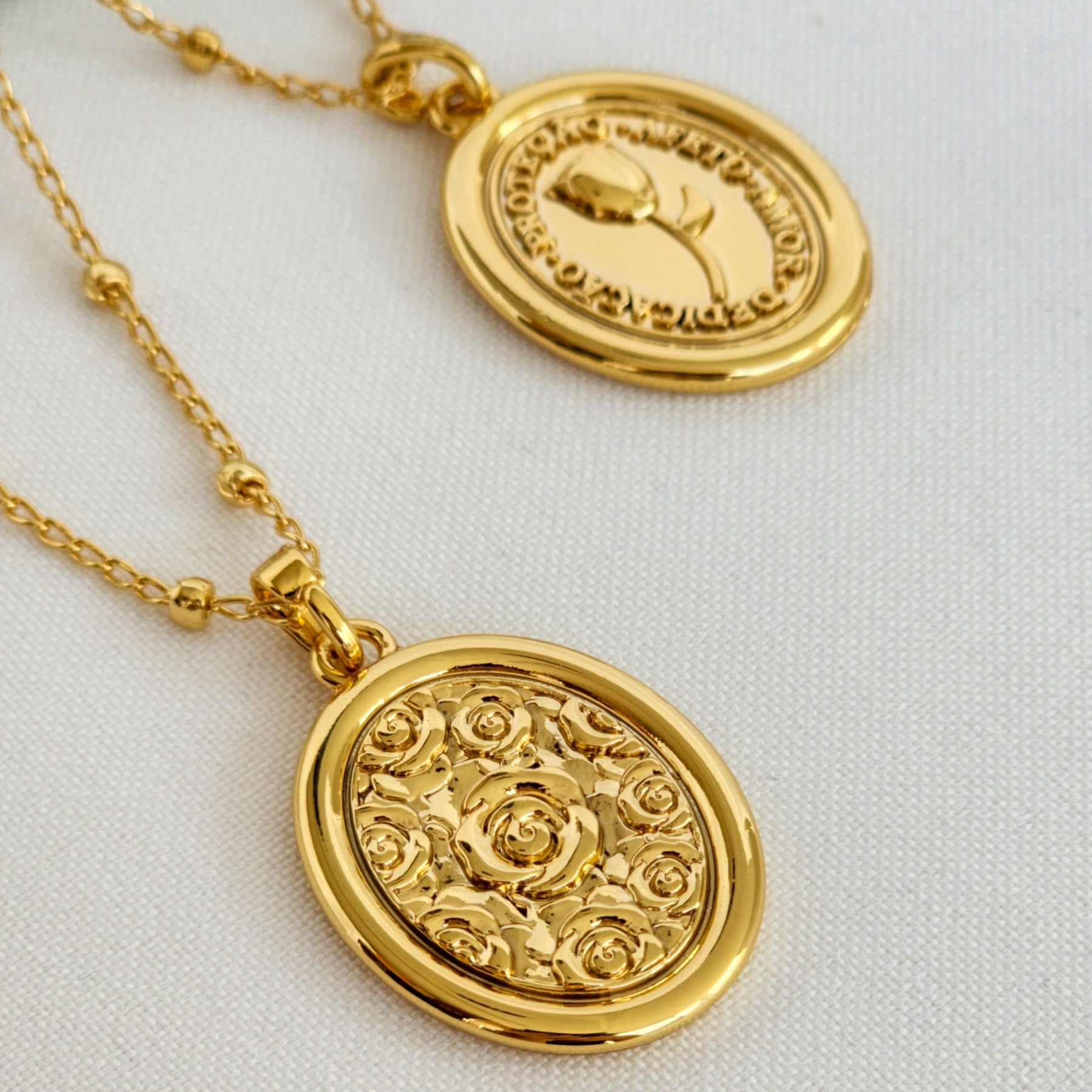 Colar Medalha Flor Dupla Face - Banho de Ouro 18k