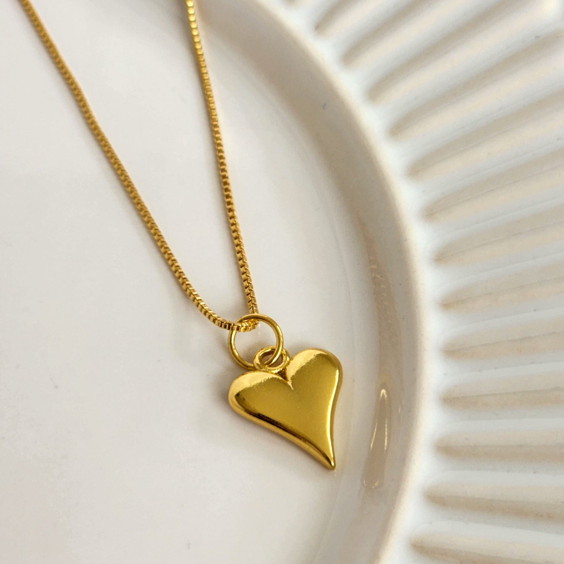 Colar Coração Orgânico Liso - Banho de Ouro 18k