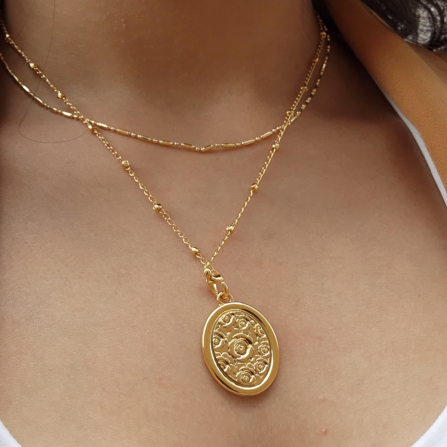 Colar Medalha Flor Dupla Face - Banho de Ouro 18k