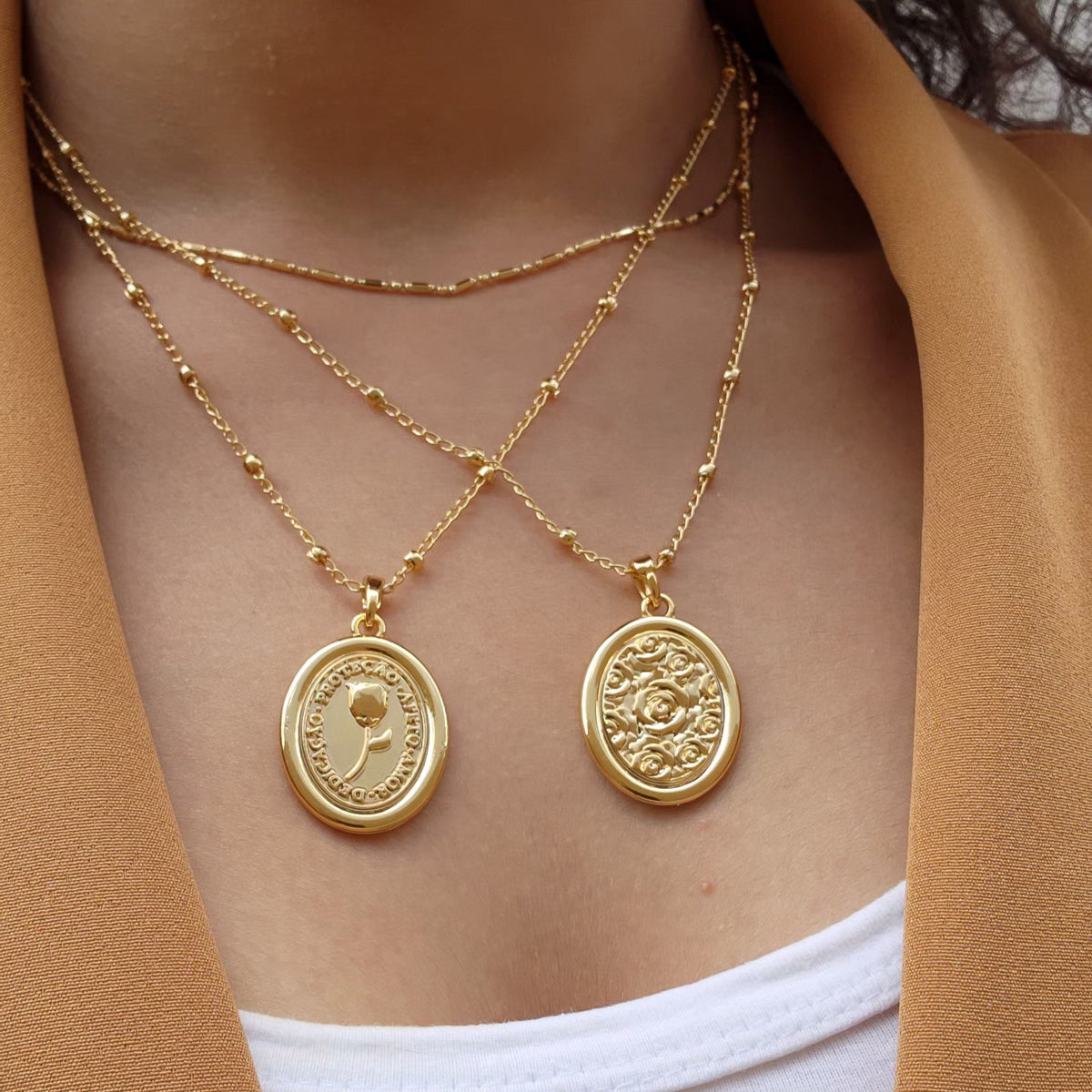 Colar Medalha Flor Dupla Face - Banho de Ouro 18k