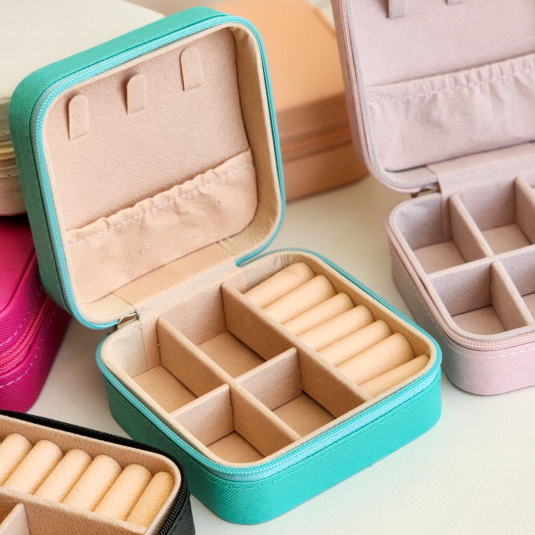 (BRINDE) Porta Joias Compacto para bolsa e viagem