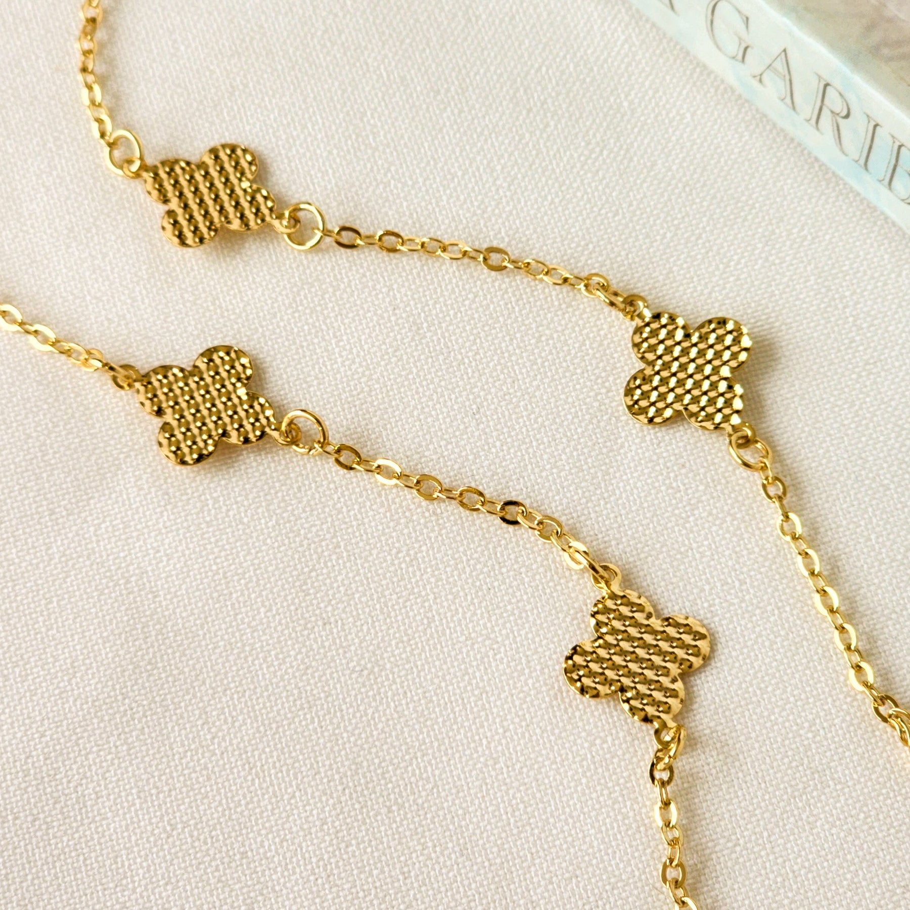 Pulseira Trevo Texturizada - Banho de Ouro 18k