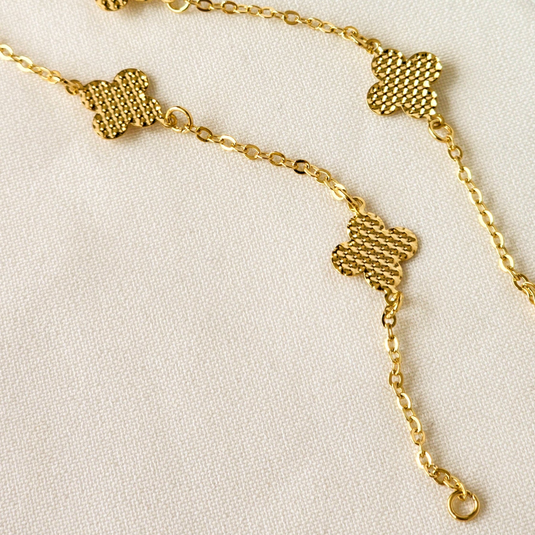 Pulseira Trevo Texturizada - Banho de Ouro 18k