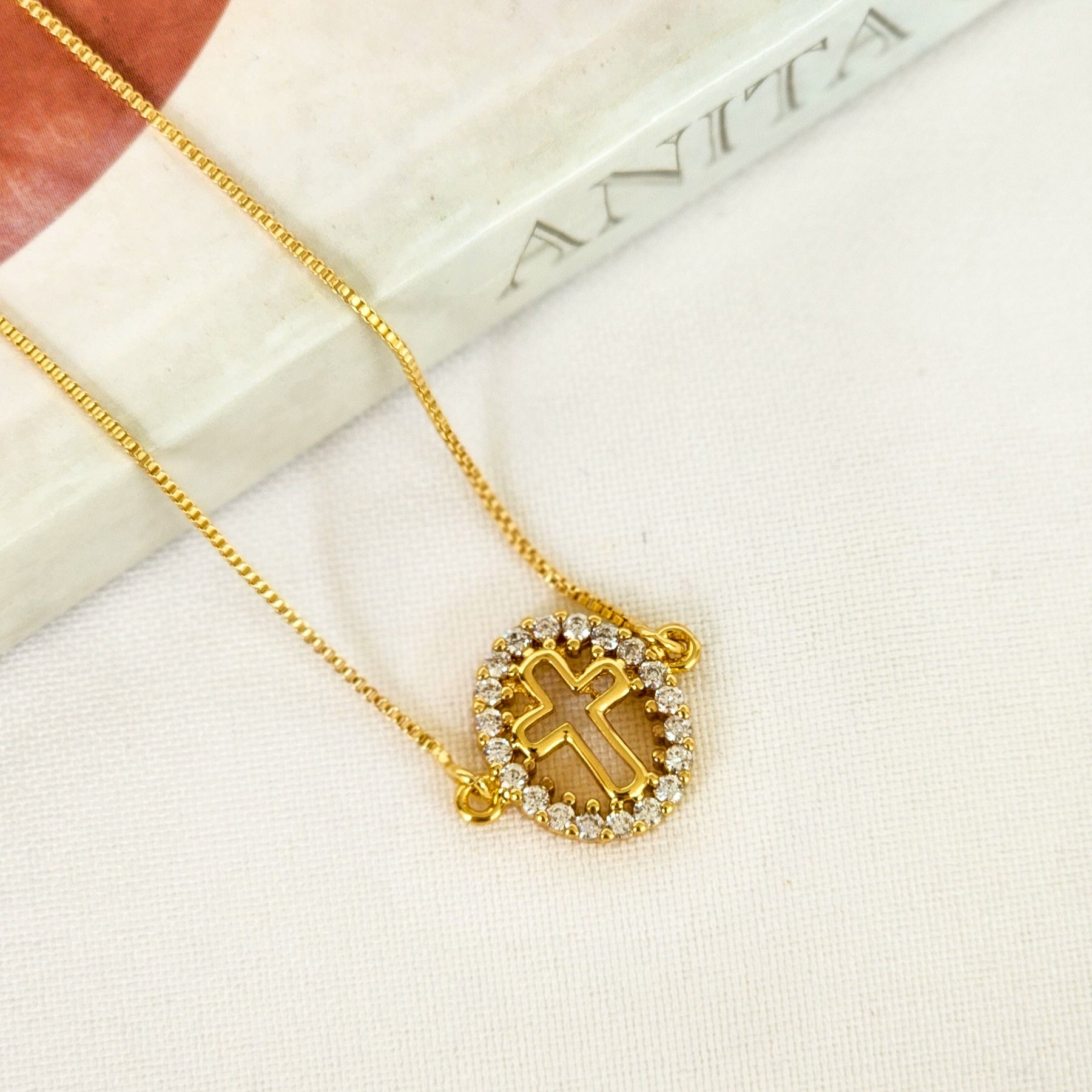 Colar Cruz Vazada Cravejado - Banho de Ouro 18k