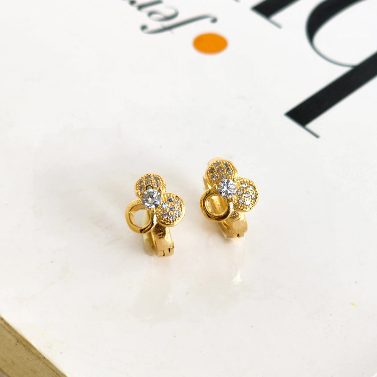 Brinco Argola Click Flor Cravejada Zircônias - Banho de Ouro 18k