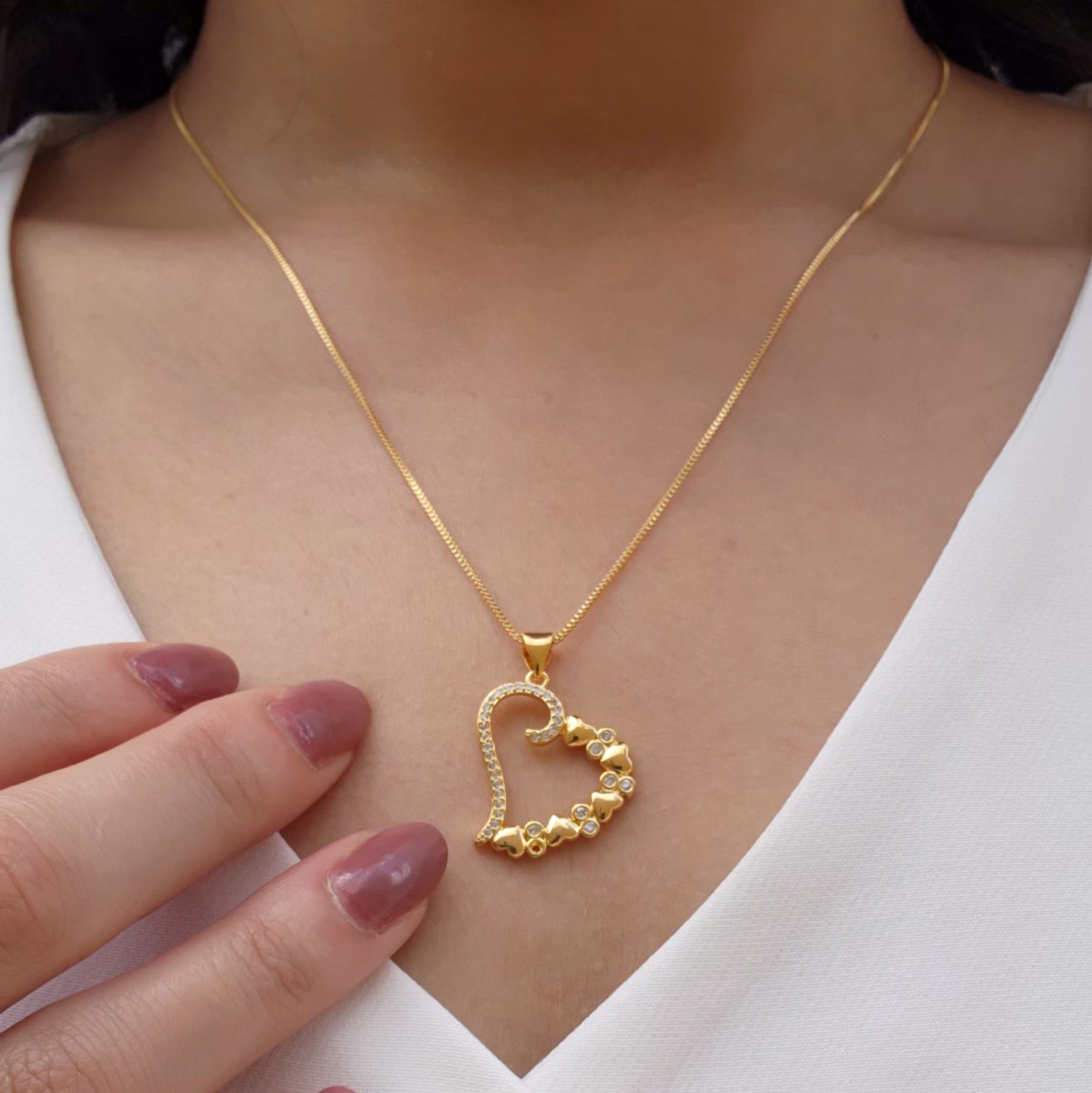 Colar Coração Vazado Cravejado Detalhado - Banho de Ouro 18k