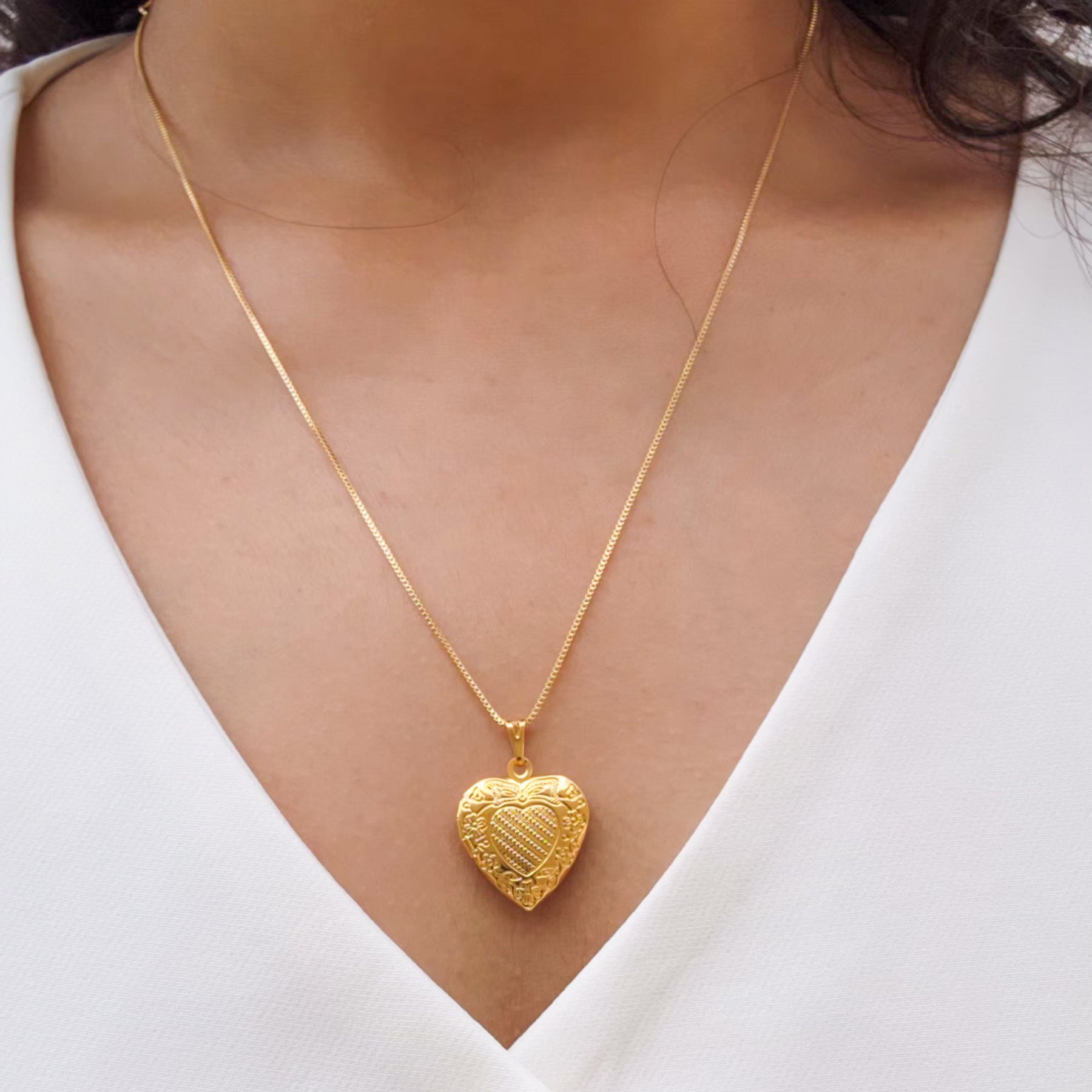Colar Relicário Coração Personalizado - Banho de Ouro 18k ou Ródio Branco