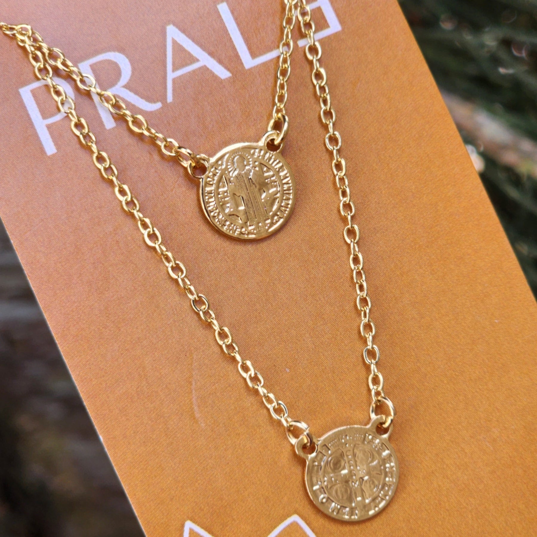 Colar Escapulário São Bento - Banho de Ouro 18k