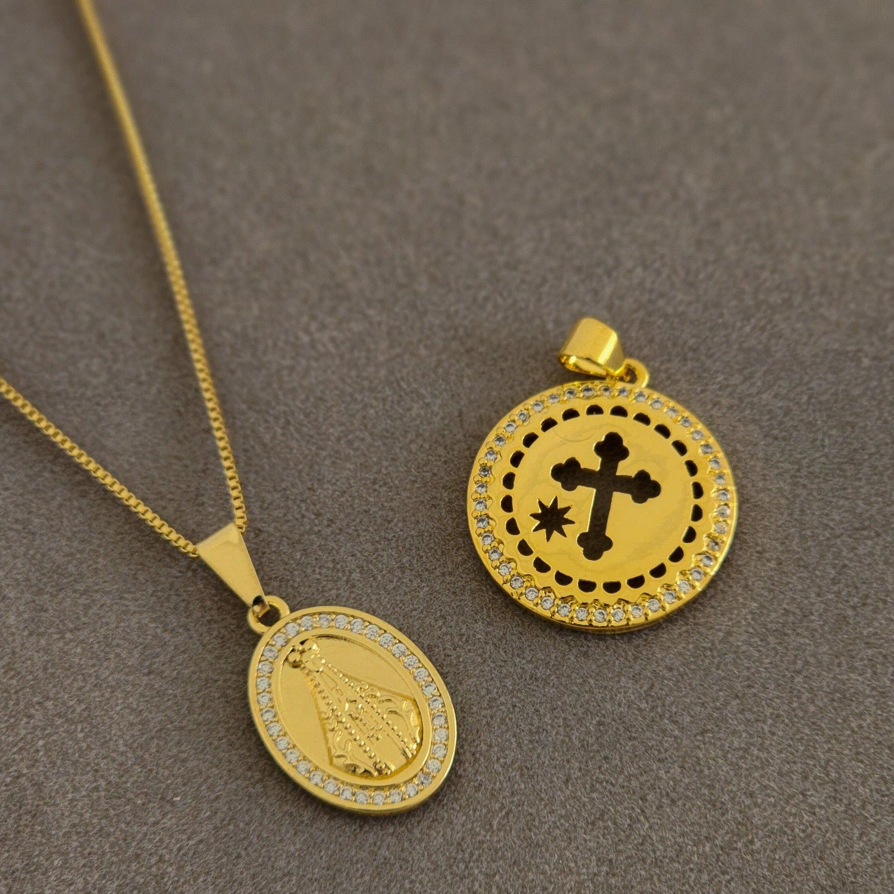 Kit Colar Corrente Veneziana + Pingente Nossa Senhora Cravejado + Pingente Cruz Cravejado - Banho de Ouro 18k