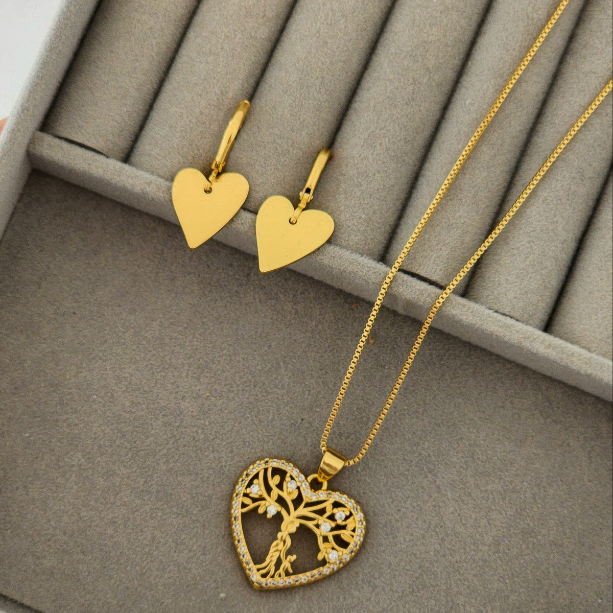Kit Colar Coração Árvore da Vida Cravejado + Brinco Argola Coração - Banho de Ouro 18k