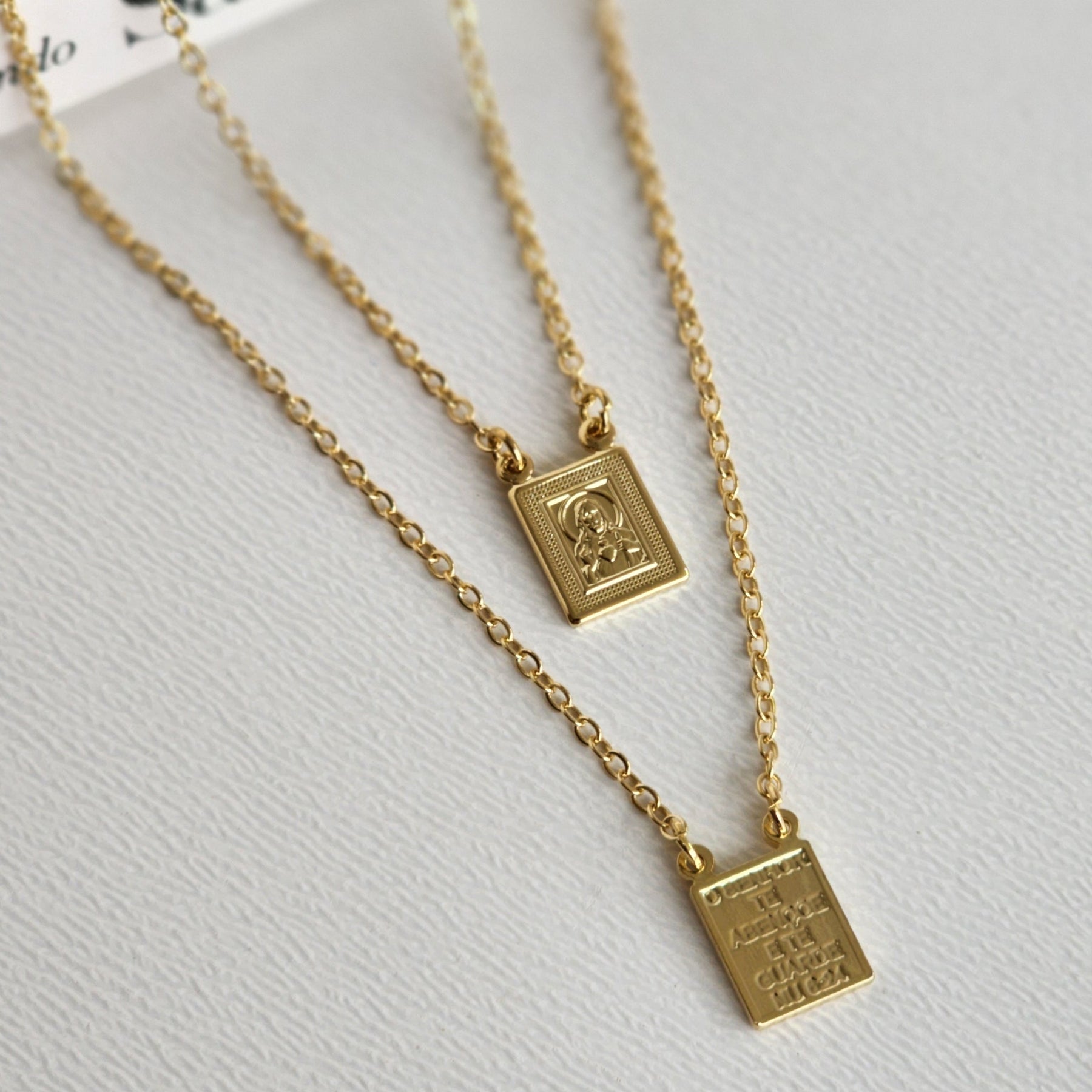 Colar Escapulário Mini Medalha Jesus Cristo - Banho de Ouro 18k