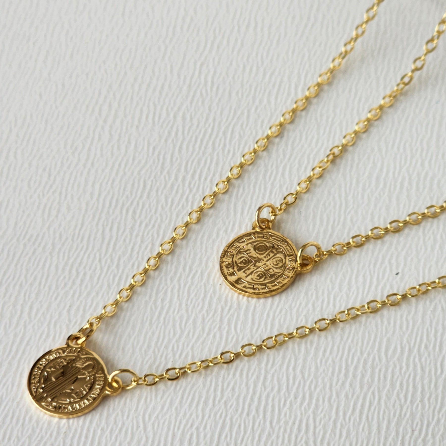 Colar Escapulário São Bento - Banho de Ouro 18k