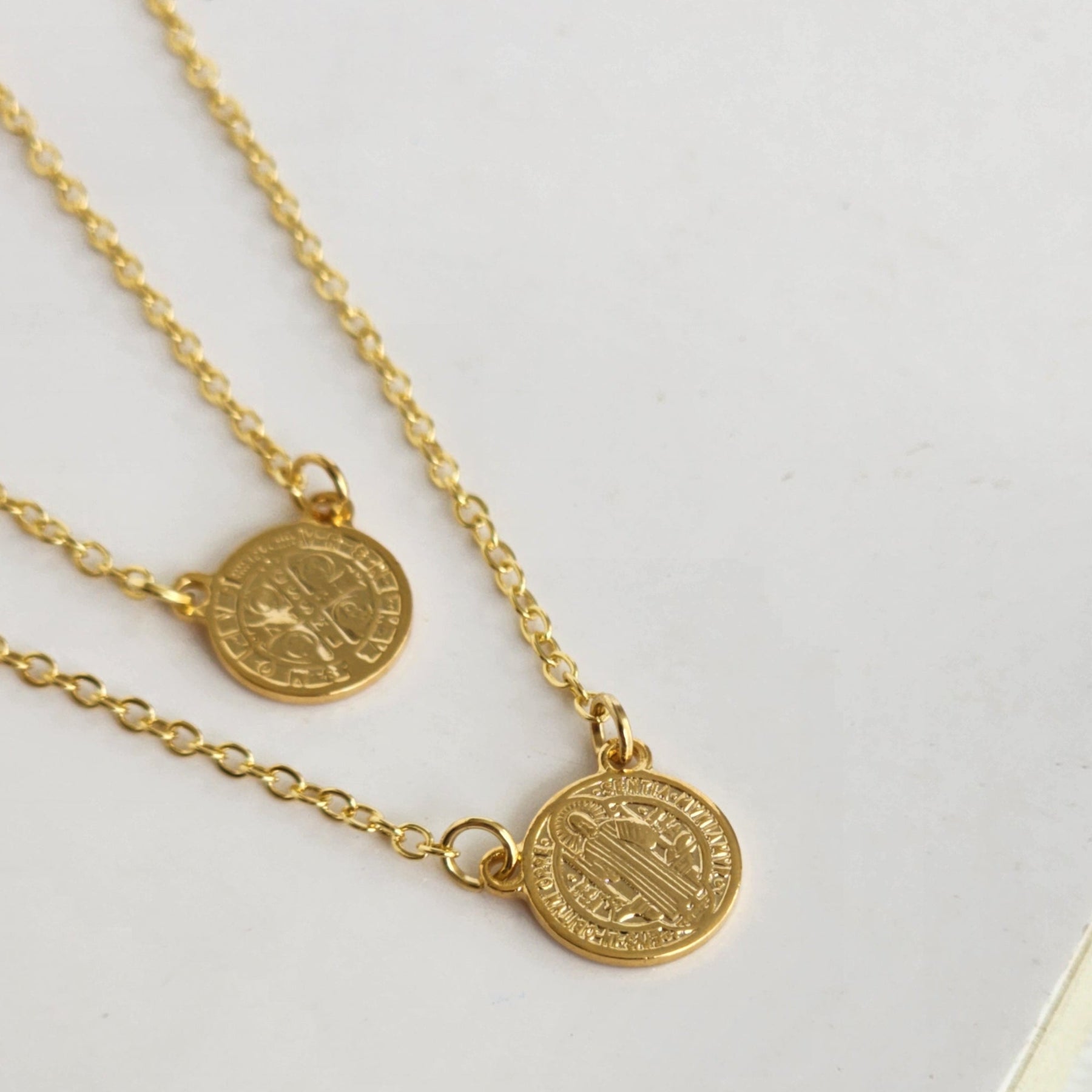 Colar Escapulário São Bento - Banho de Ouro 18k