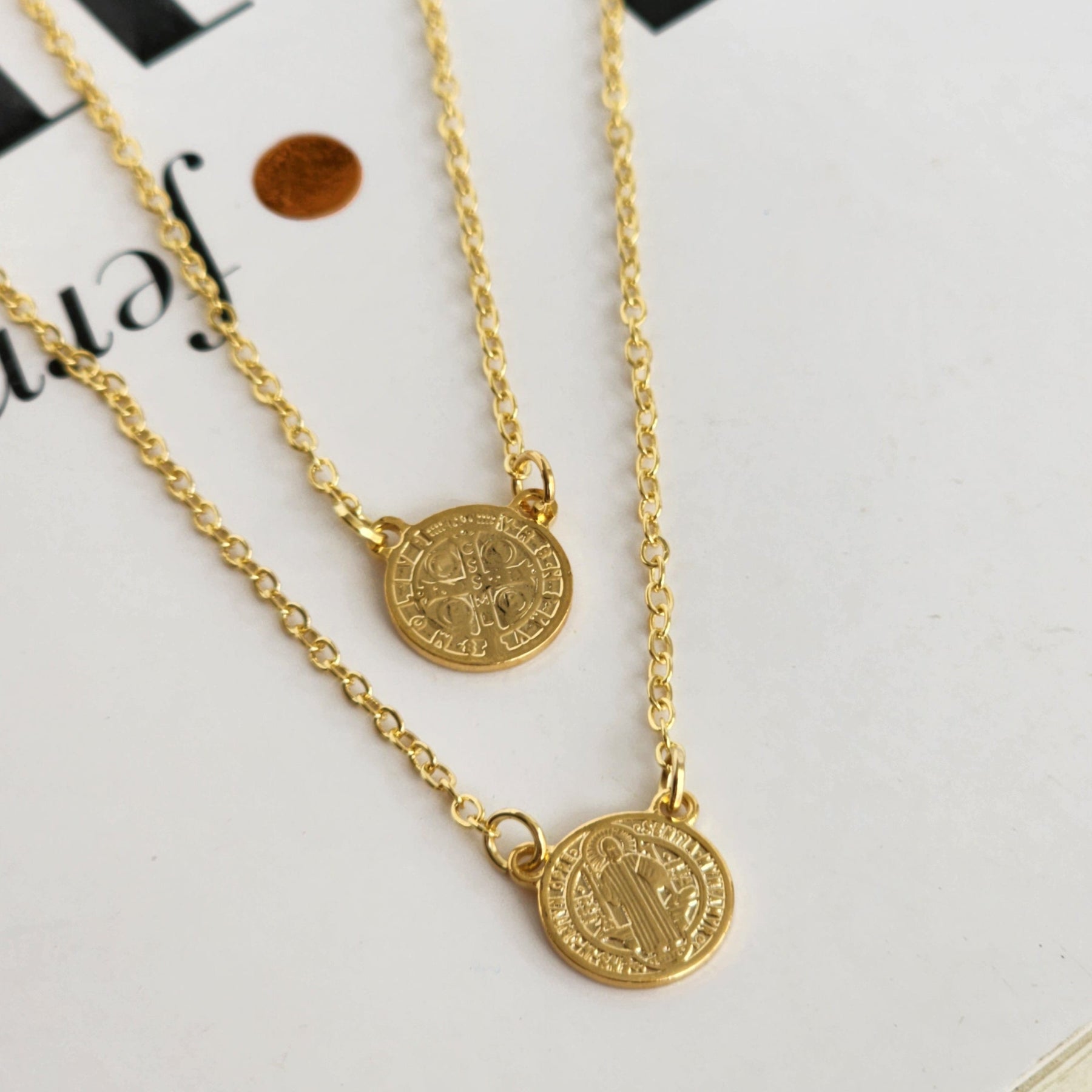 Colar Escapulário São Bento - Banho de Ouro 18k