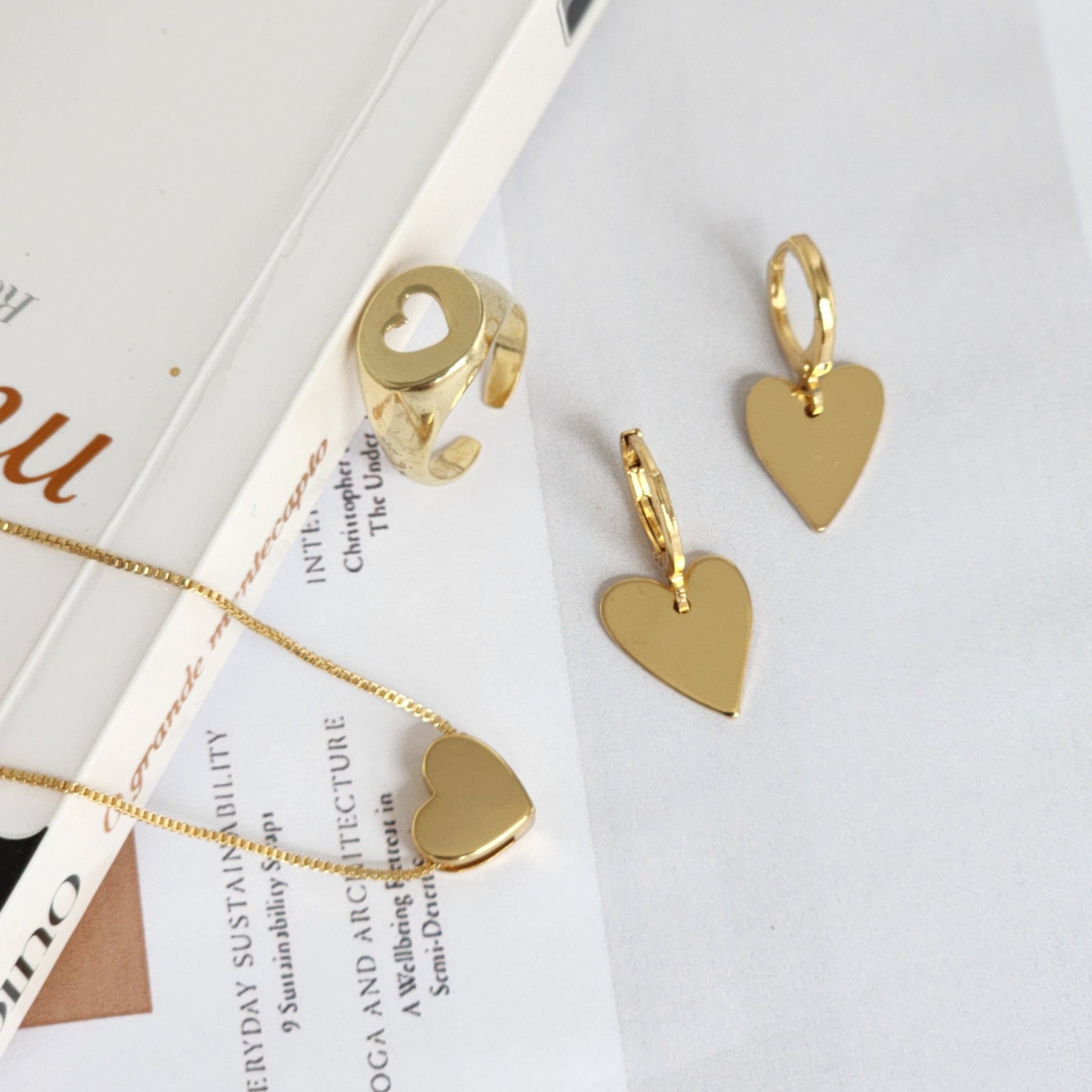 Kit Colar + Brinco Argola + Anel de Dedinho Regulável Coração — Banho de Ouro 18k