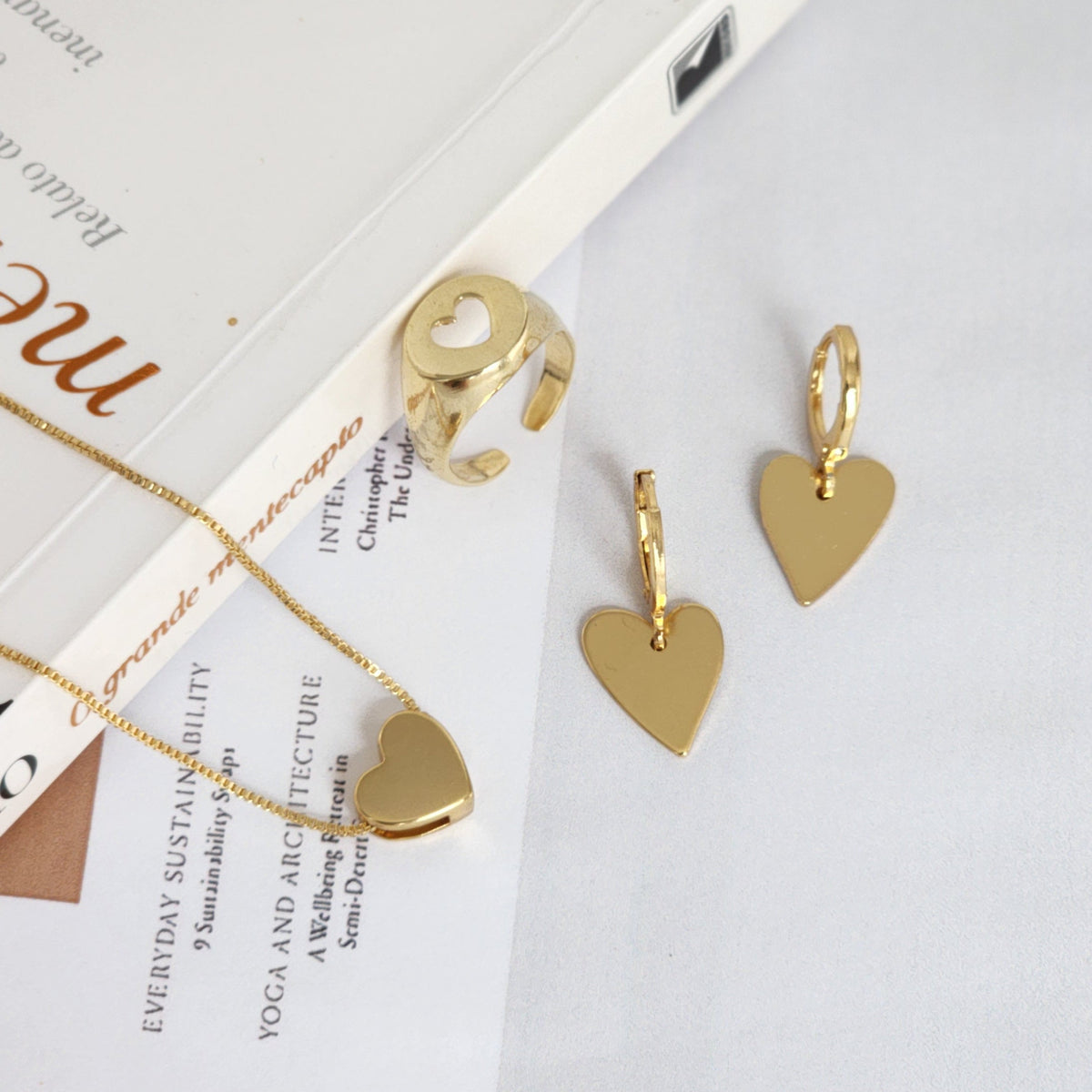 Kit Colar + Brinco Argola + Anel de Dedinho Regulável Coração — Banho de Ouro 18k