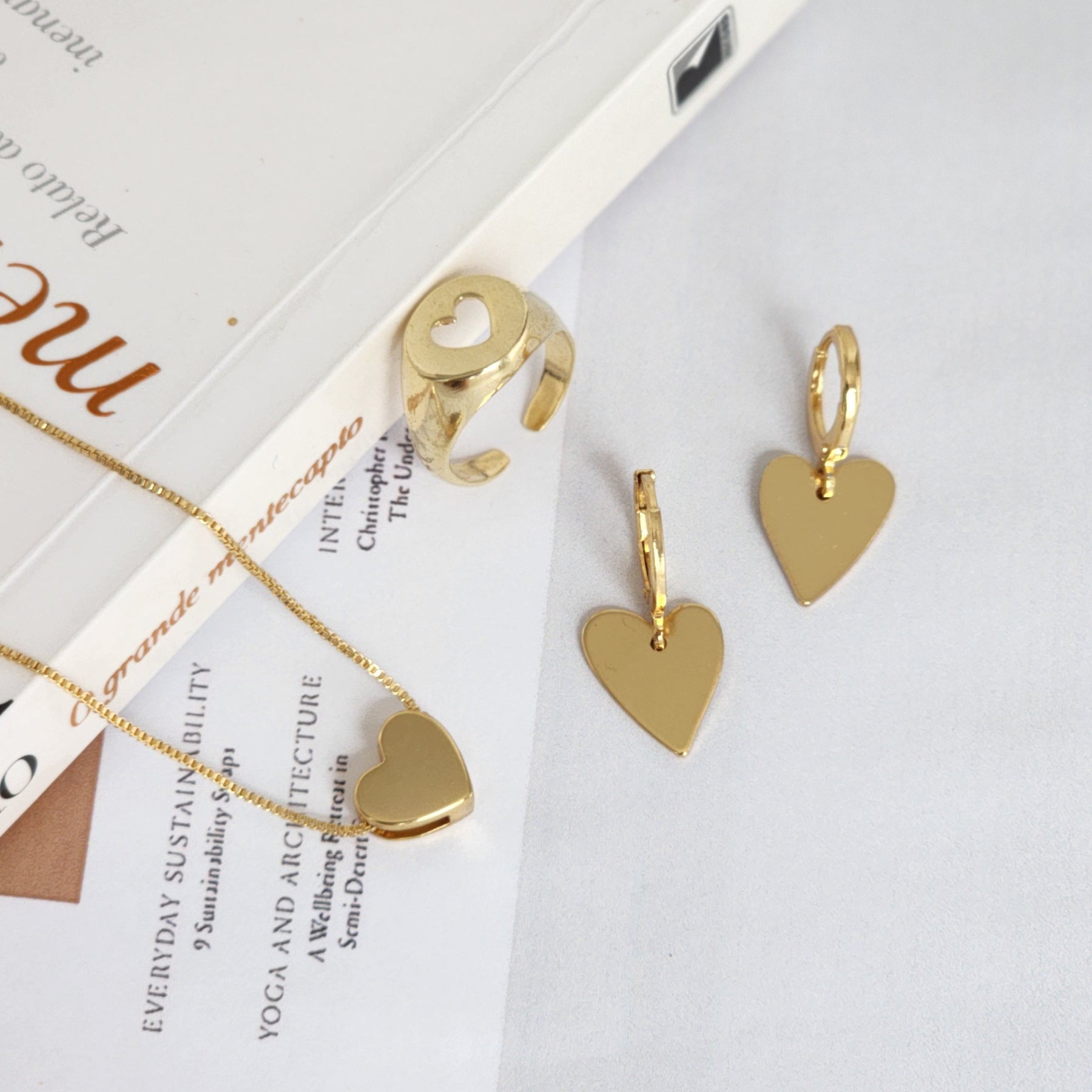 Kit Colar + Brinco Argola + Anel de Dedinho Regulável Coração — Banho de Ouro 18k