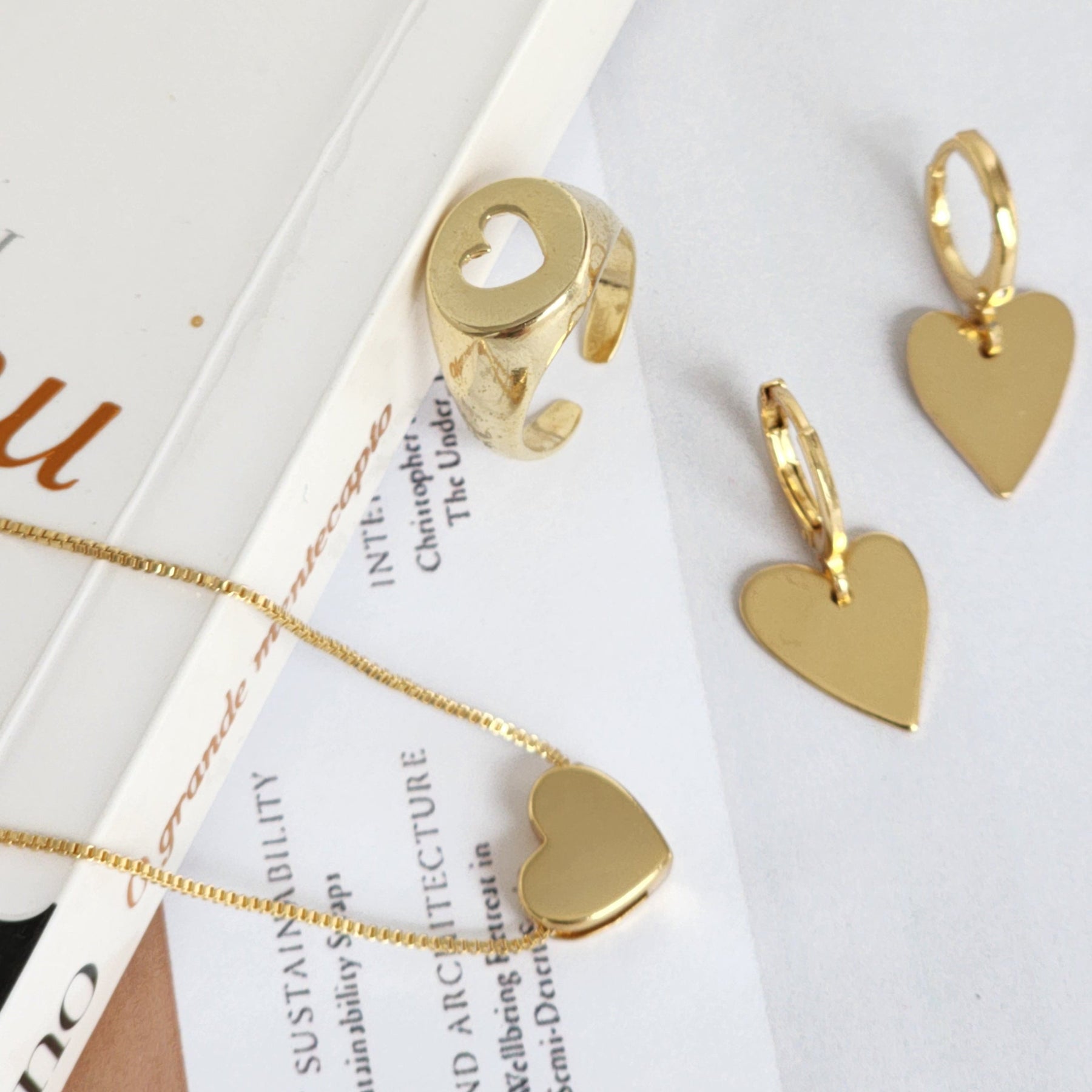 Kit Colar + Brinco Argola + Anel de Dedinho Regulável Coração — Banho de Ouro 18k