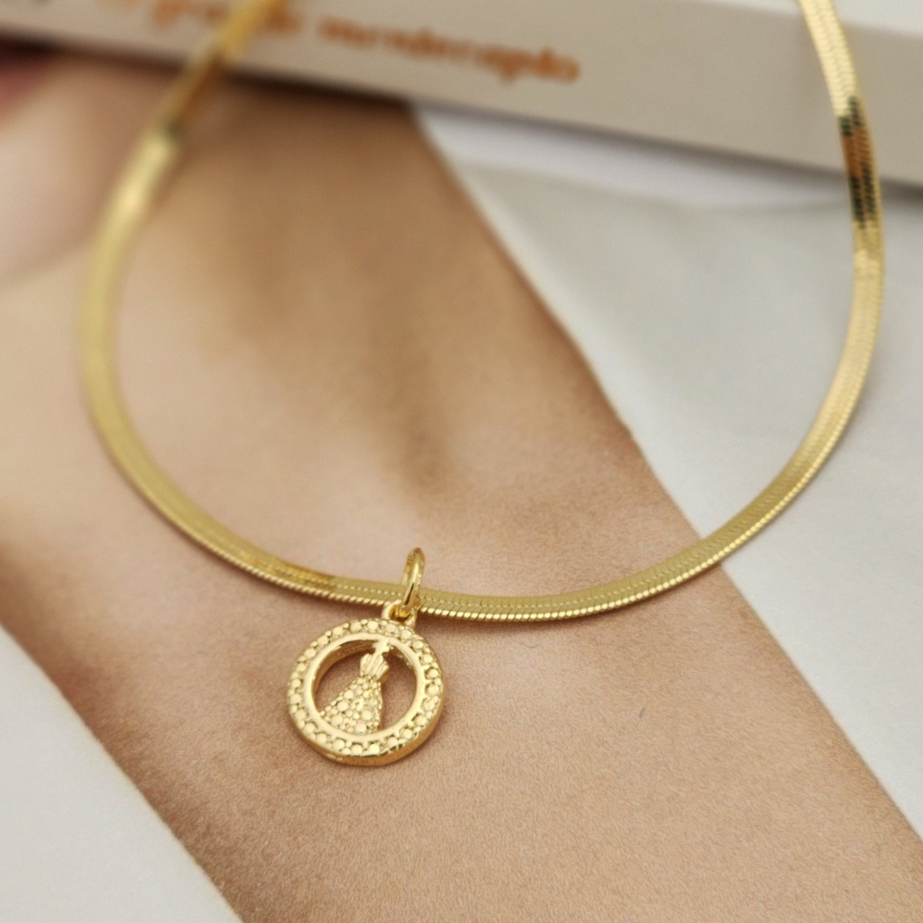 Pulseira Nossa Senhora Texturizada - Banho de Ouro 18k