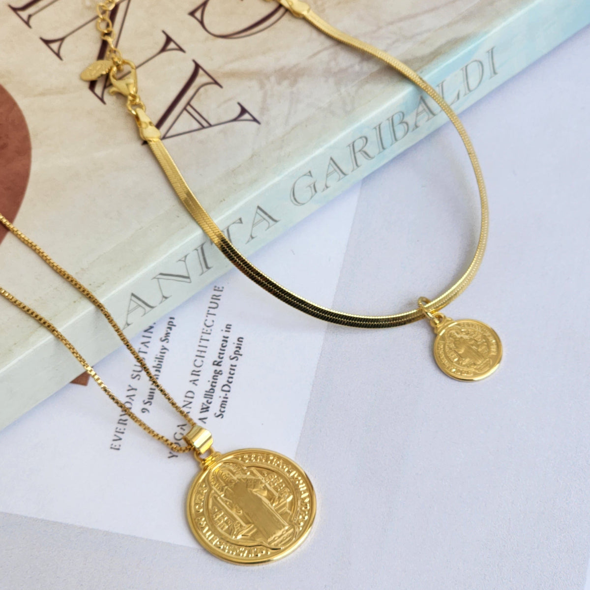 Kit Colar Medalha + Pulseira Fita São Bento - Banho de Ouro 18K