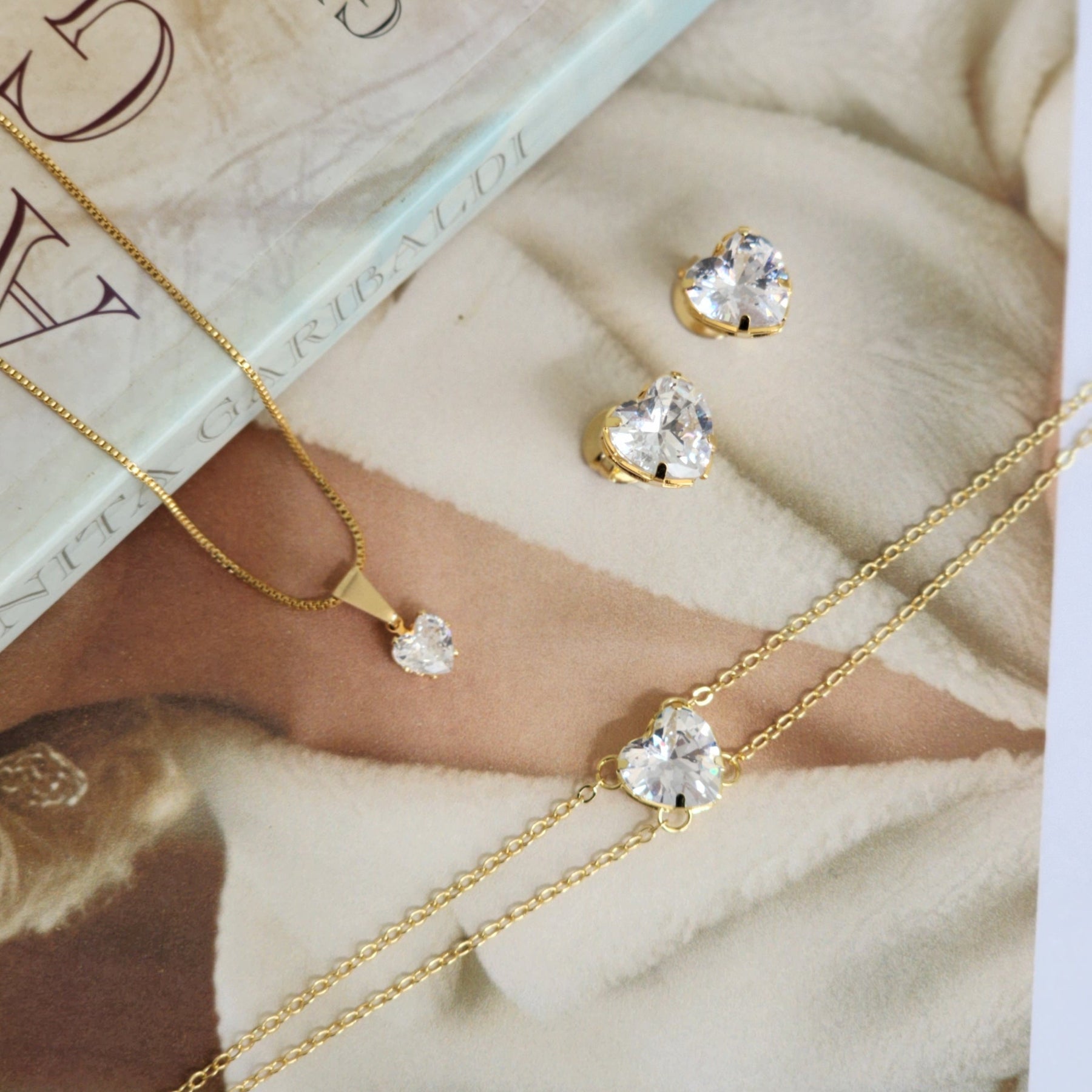 Kit Colar + Brinco + Pulseira Coração Ponto de Luz Zircônia Cristal - Banho de Ouro 18k