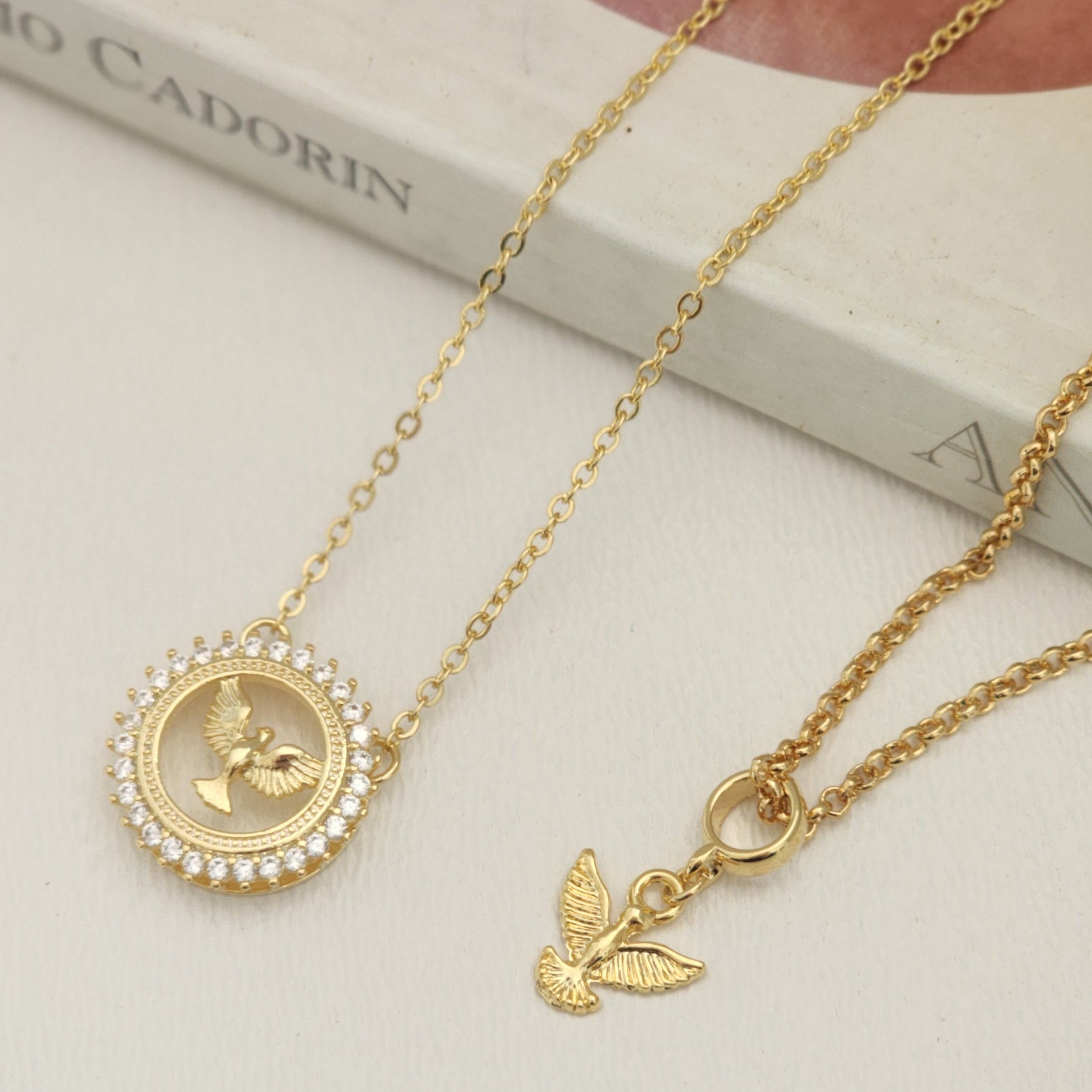 Kit Colar Espírito Santo Cravejado + Pulseira Espírito Santo Texturizada - Banho de Ouro 18k