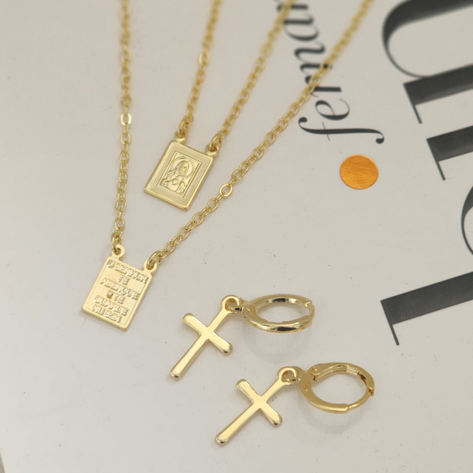 Kit Colar Escapulário Jesus Cristo + Brinco Argola Cruz - Banho de Ouro 18k