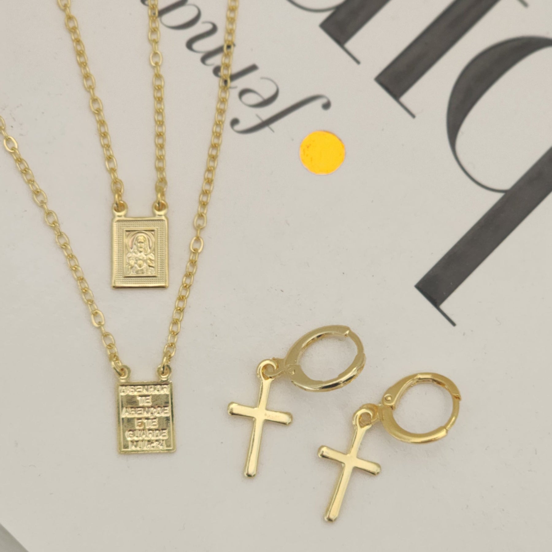 Kit Colar Escapulário Jesus Cristo + Brinco Argola Cruz - Banho de Ouro 18k