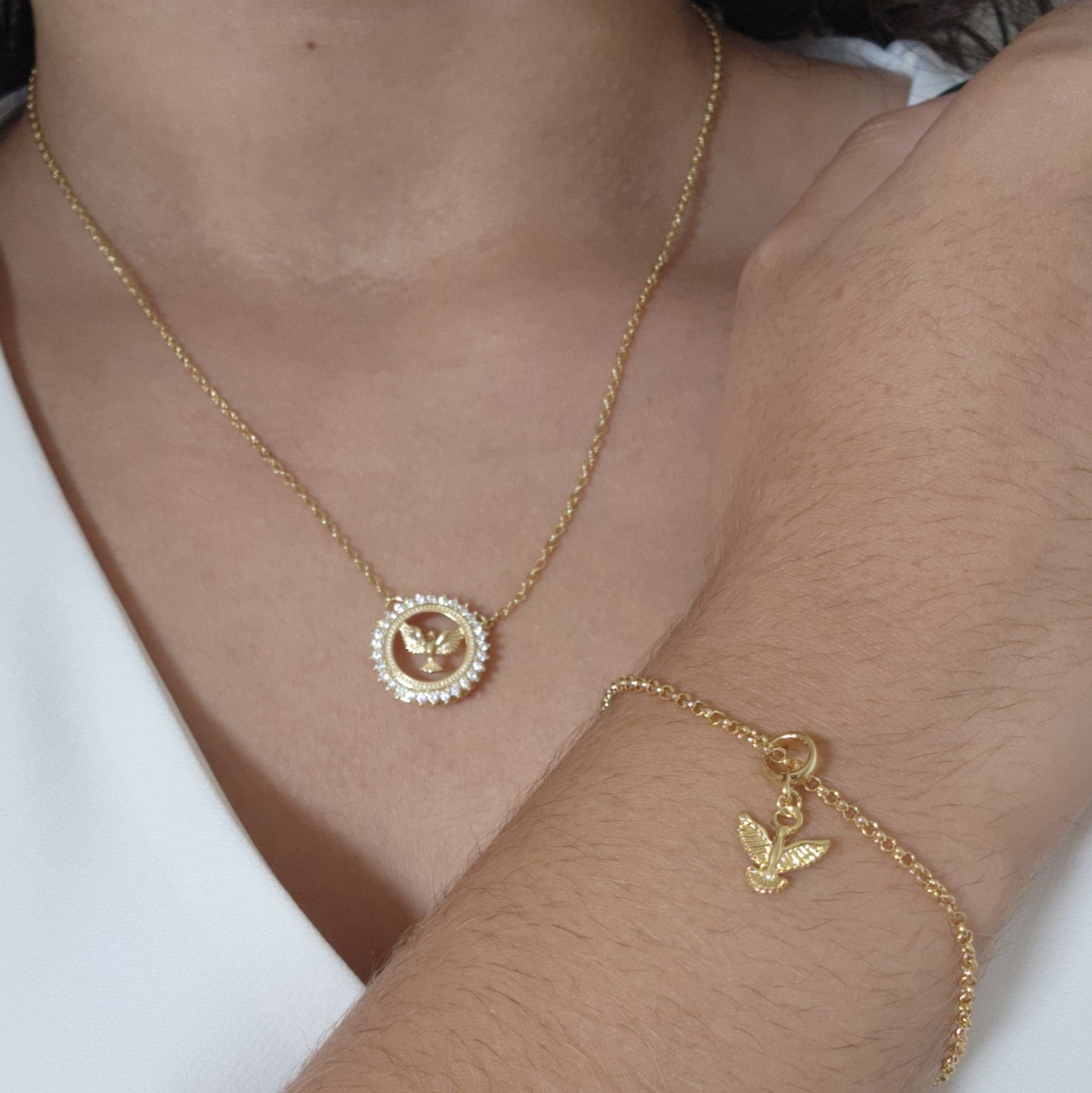 Kit Colar Espírito Santo Cravejado + Pulseira Espírito Santo Texturizada - Banho de Ouro 18k