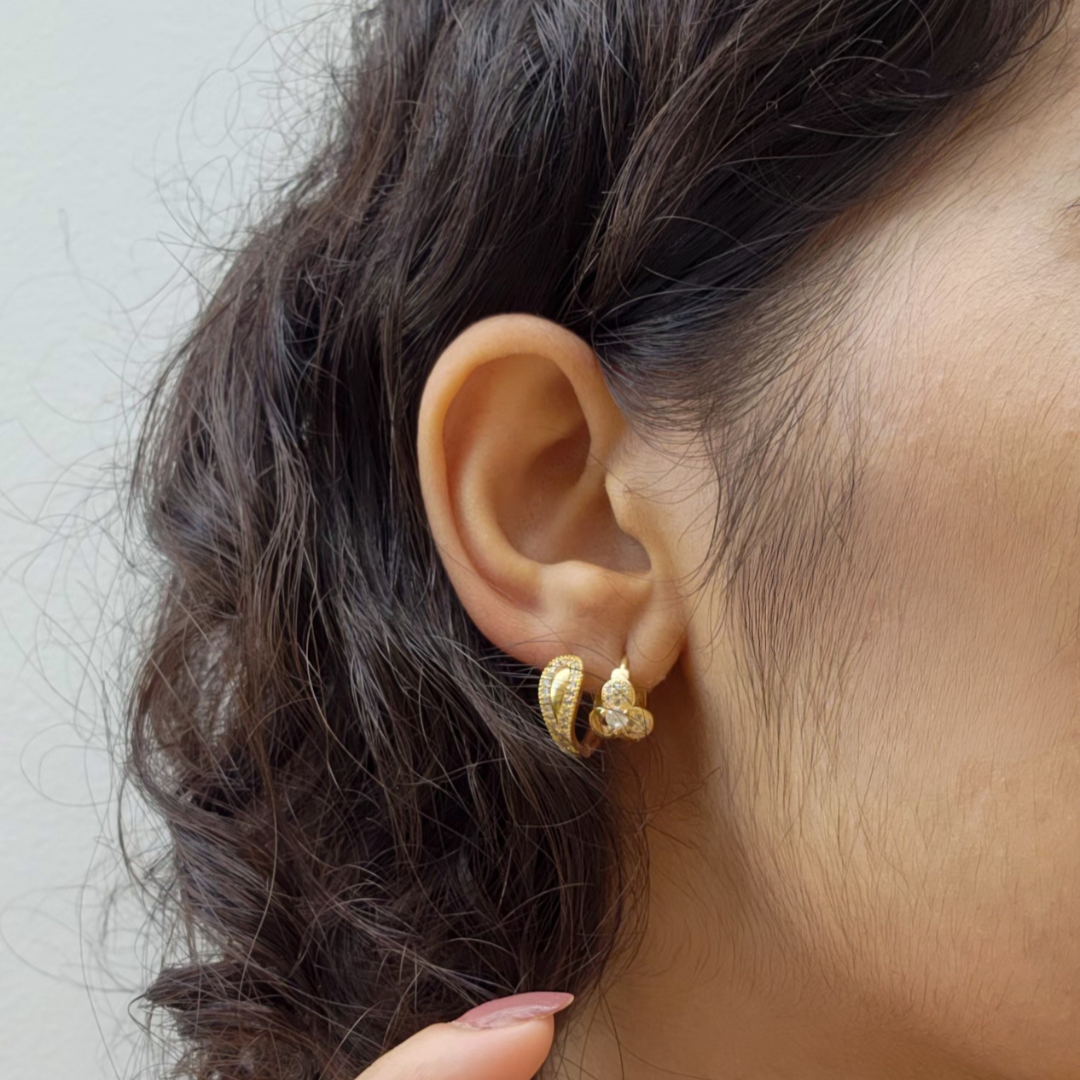 Brinco Argola Click Flor Cravejada Zircônias - Banho de Ouro 18k