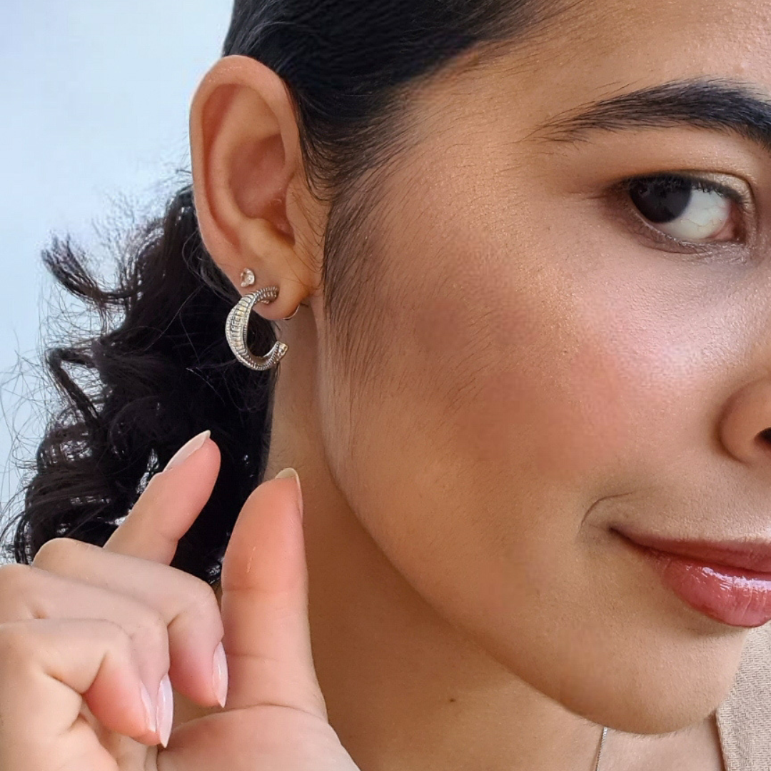 Brinco Argola Listrada com Fios - Banho de Ródio Branco