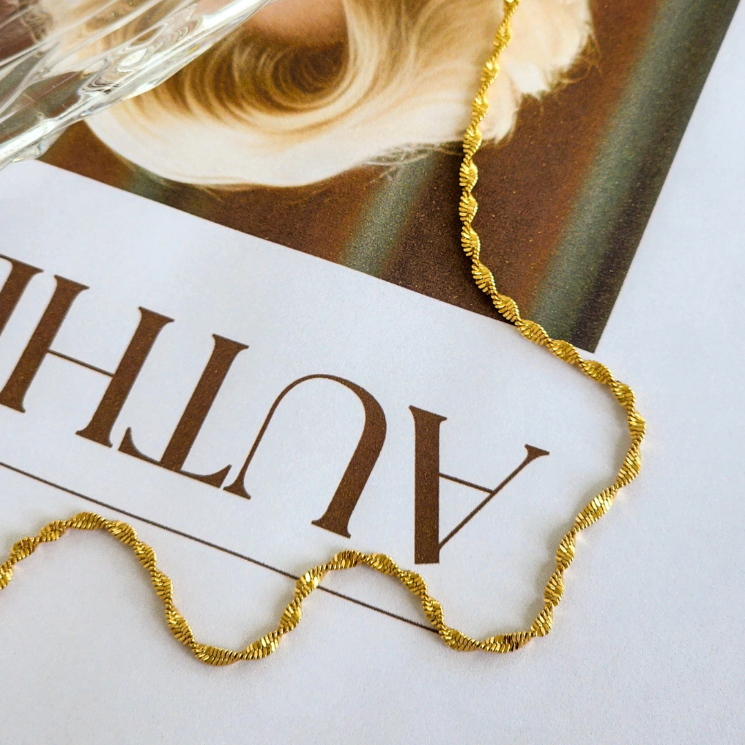 Choker Fita Torcida - Banho de Ouro 18k