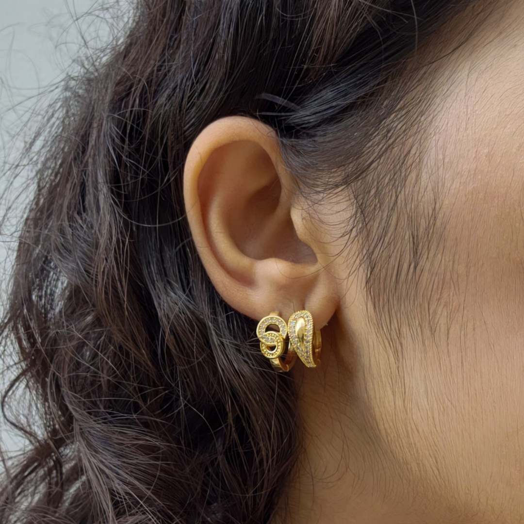 Brinco Argola Click Nó Cravejado em Zircônia – Banho de Ouro 18k