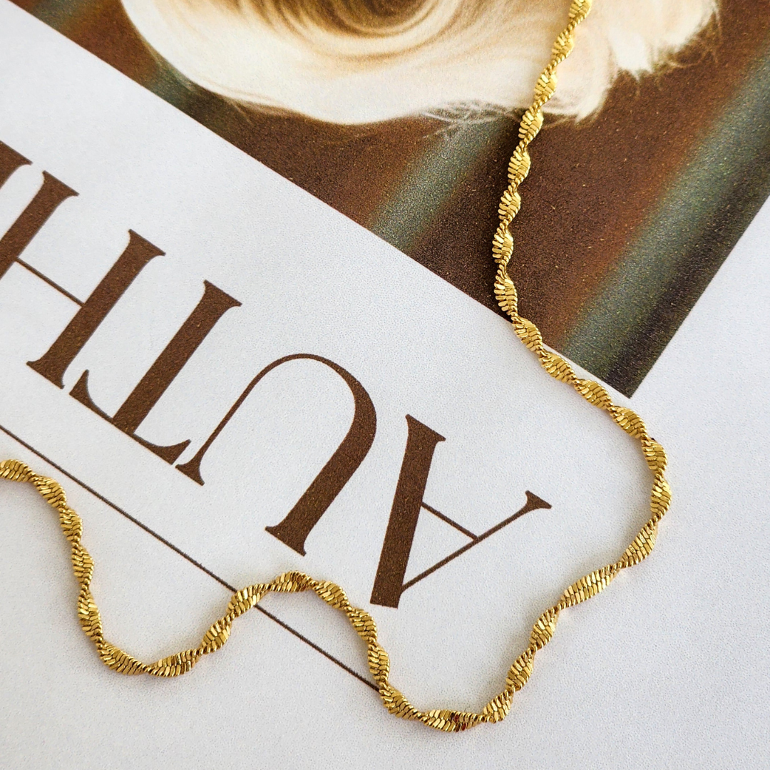 Choker Fita Torcida - Banho de Ouro 18k