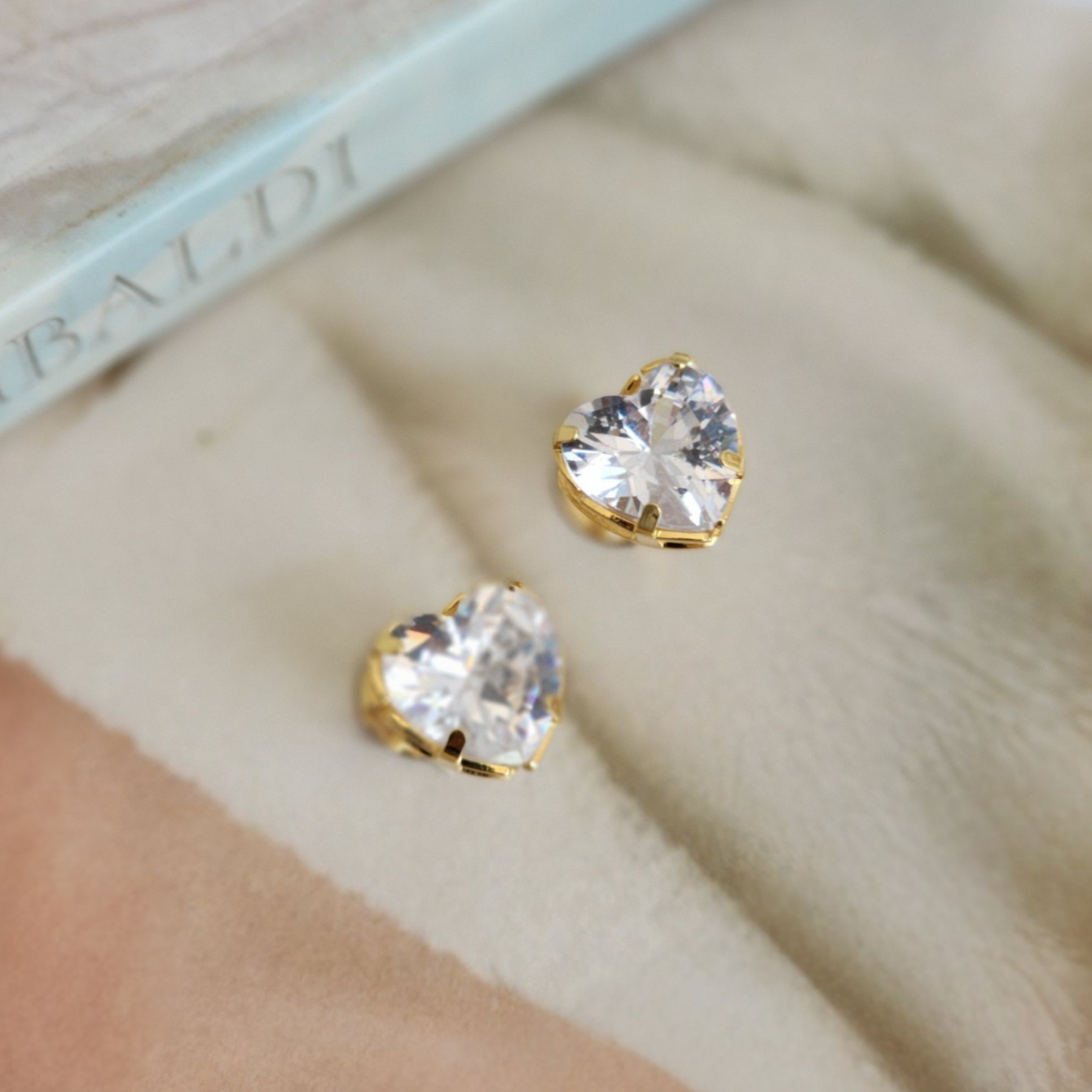 Brinco Coração Ponto de Luz Zircônia Cristal - Banho de Ouro 18k