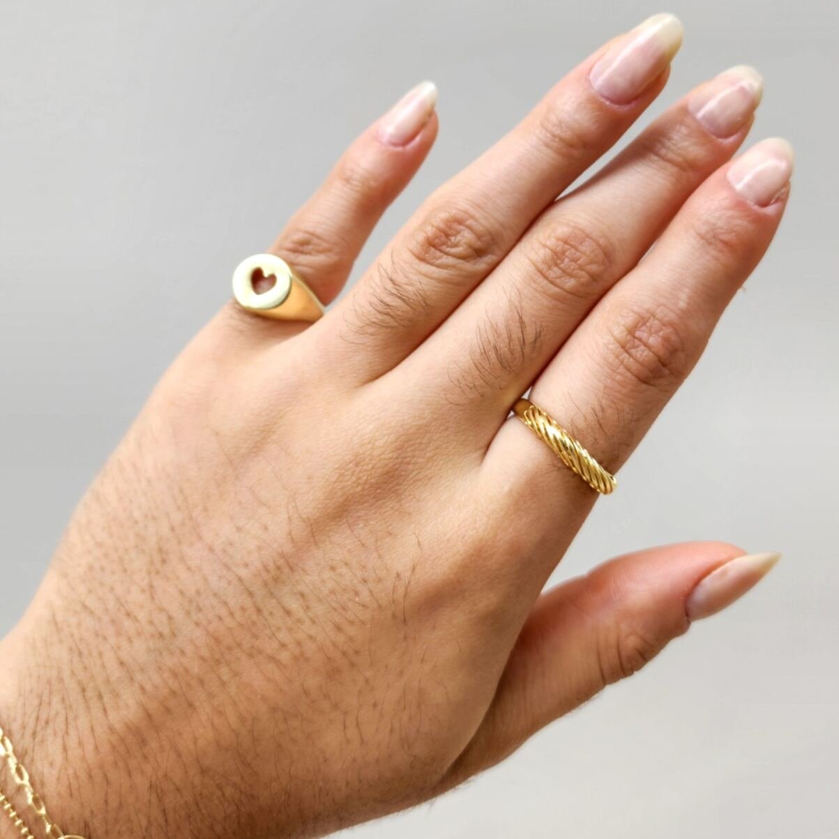Anel Ajustável Croissant Vazado - Banho de Ouro 18k